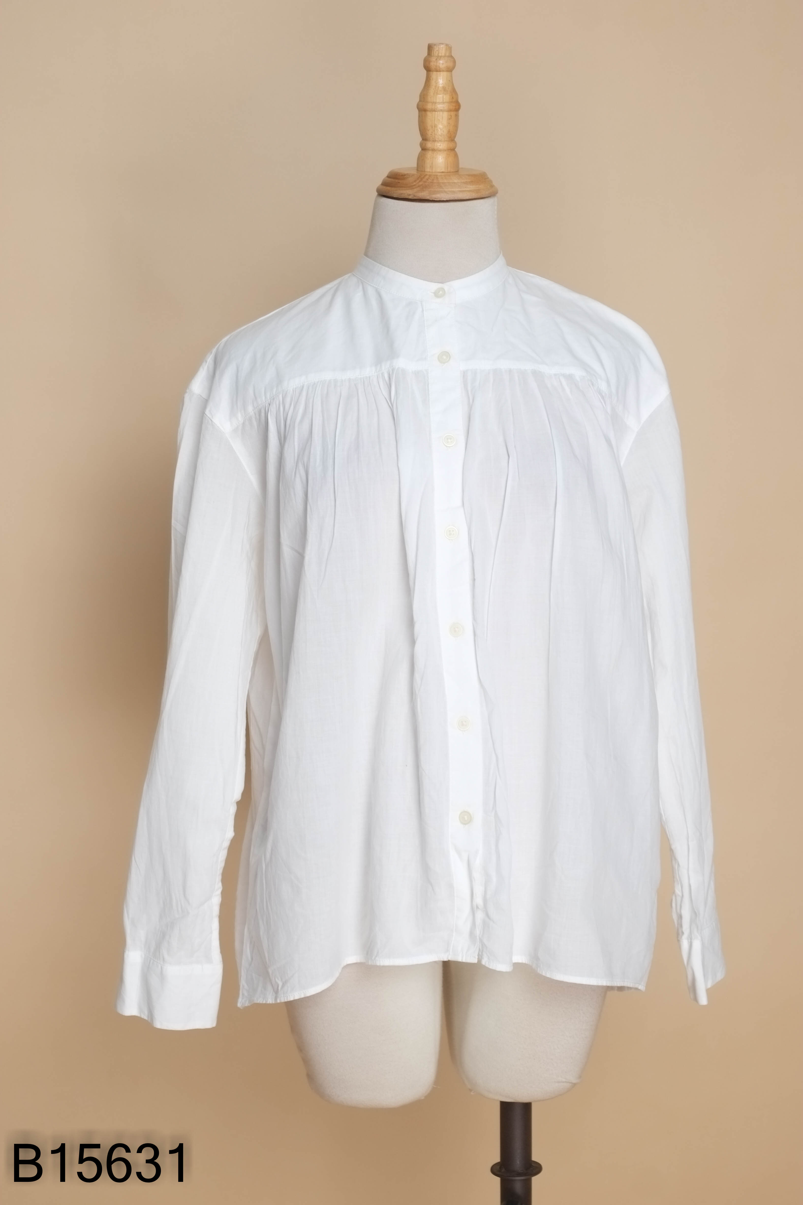 Áo sơ mi UNIQLO trắng cổ tròn