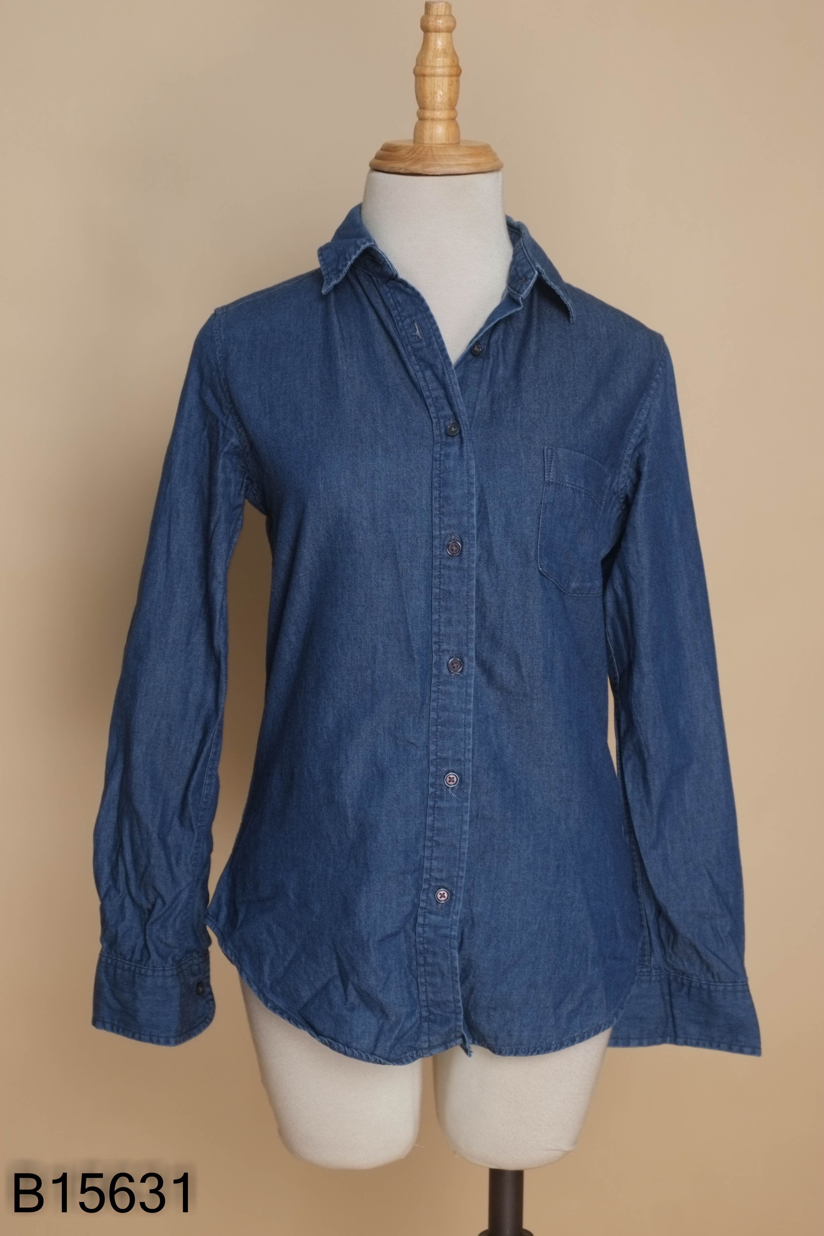 Áo sơ mi UNIQLO xanh jean