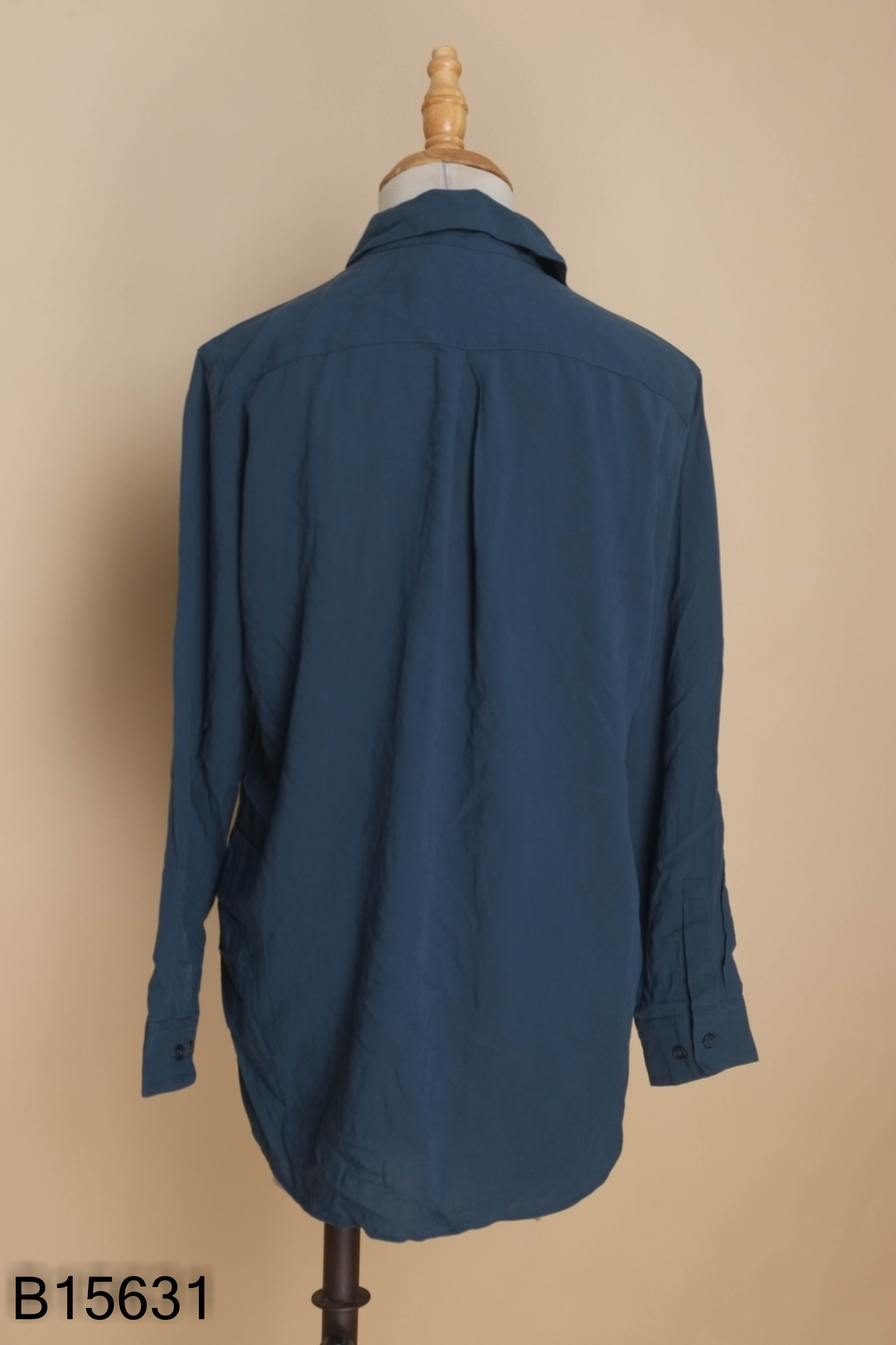 Áo sơ mi UNIQLO xanh cổ vịt