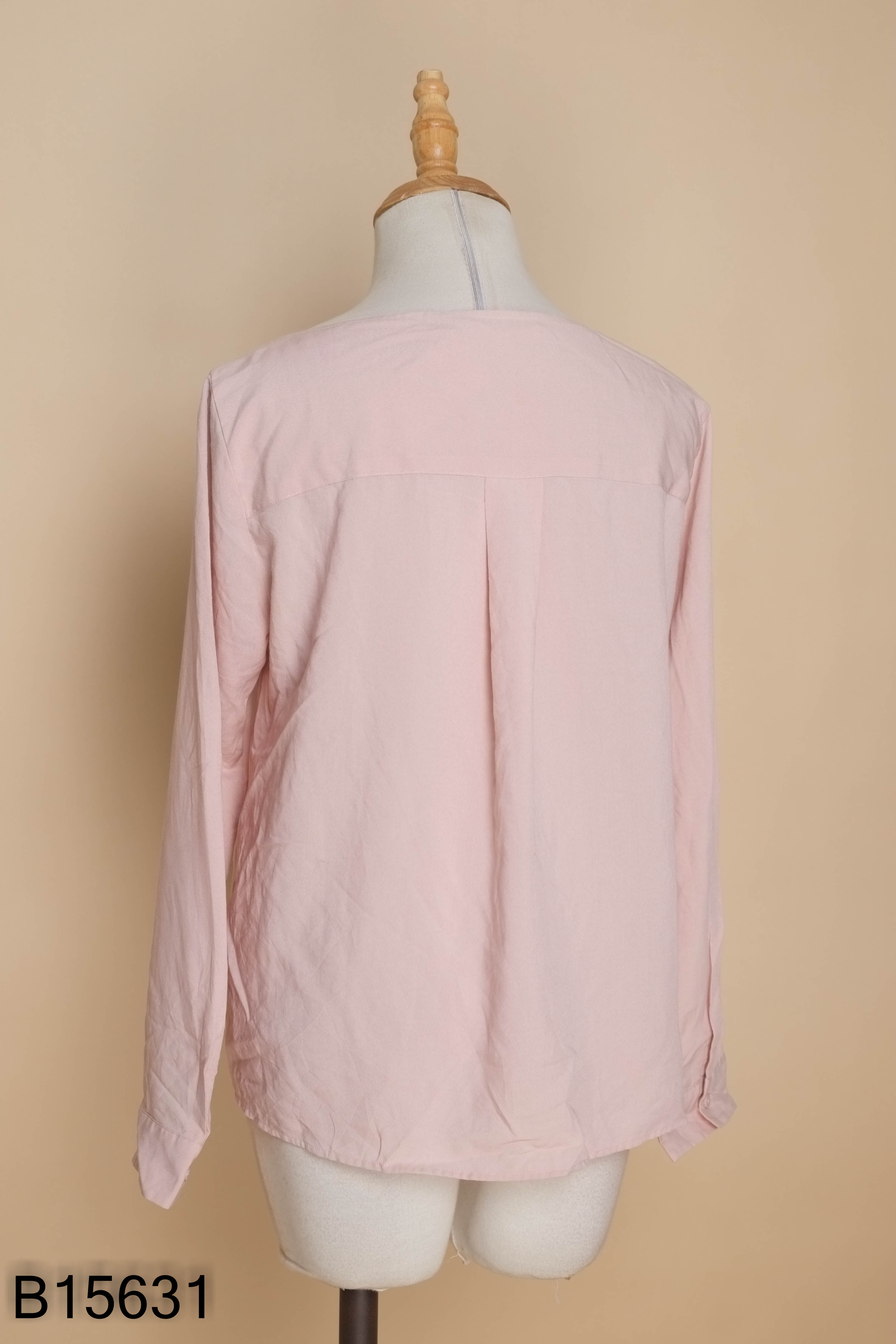 Áo UNIQLO hồng đào