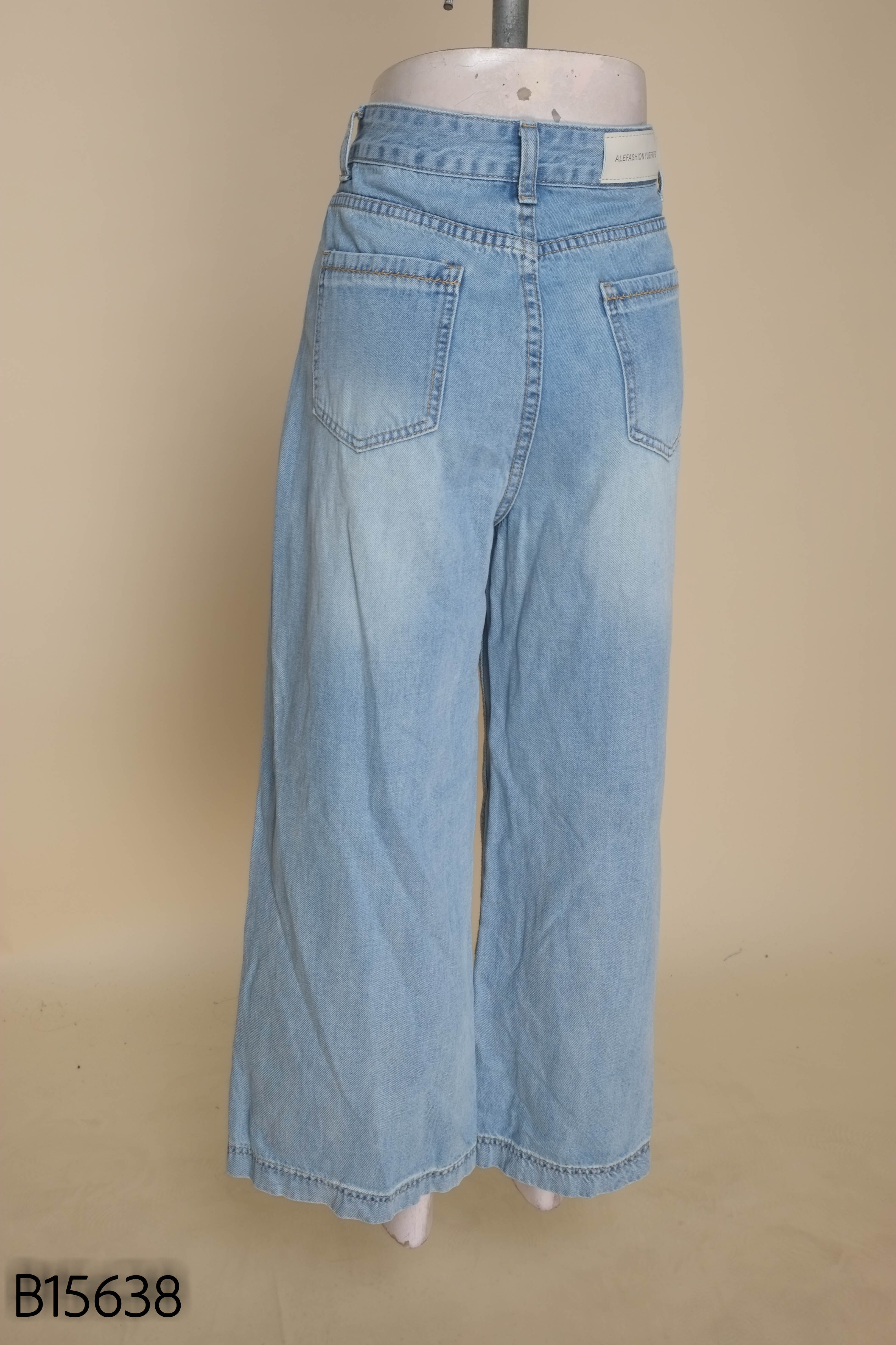 Quần jeans xanh suông