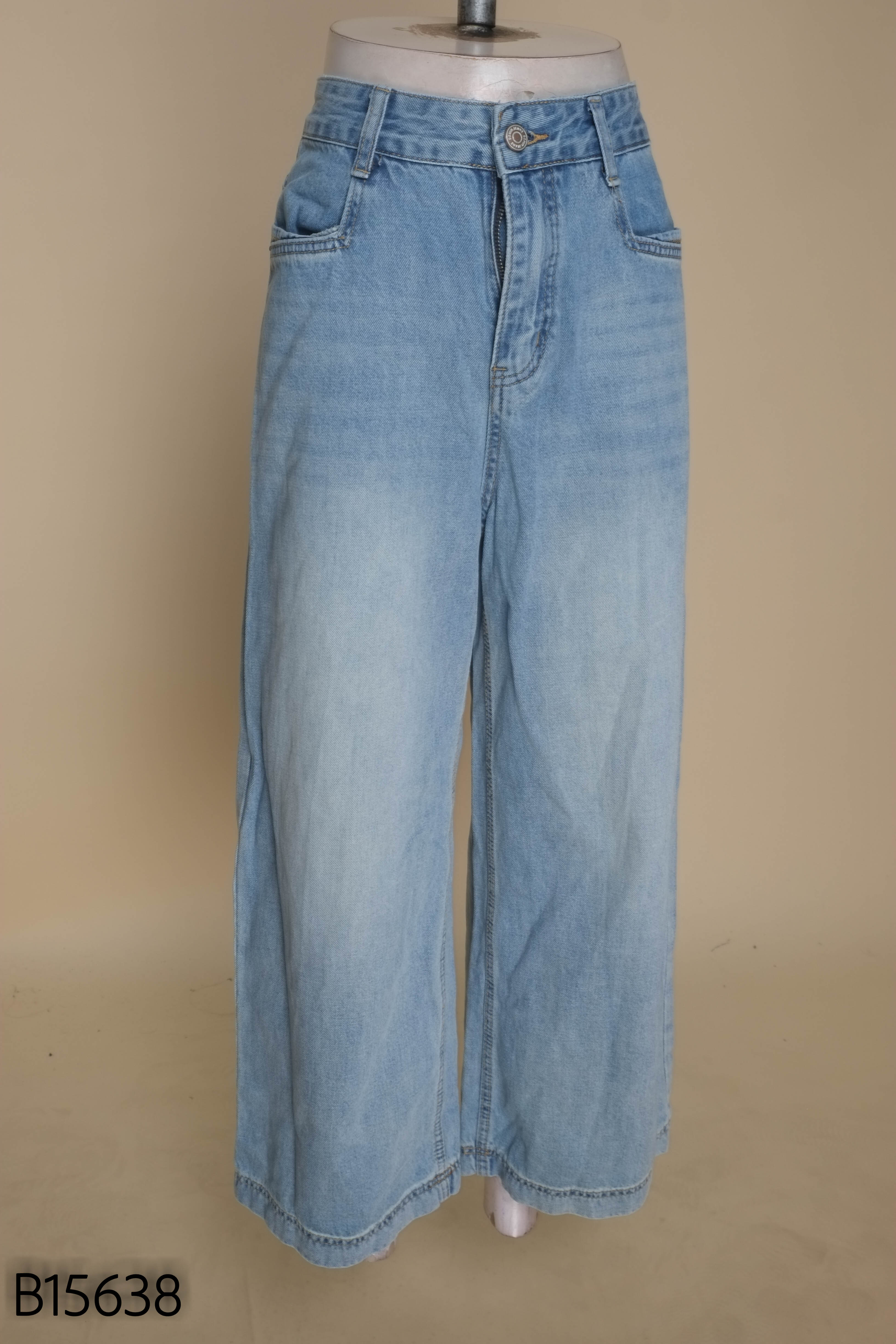 Quần jeans xanh suông