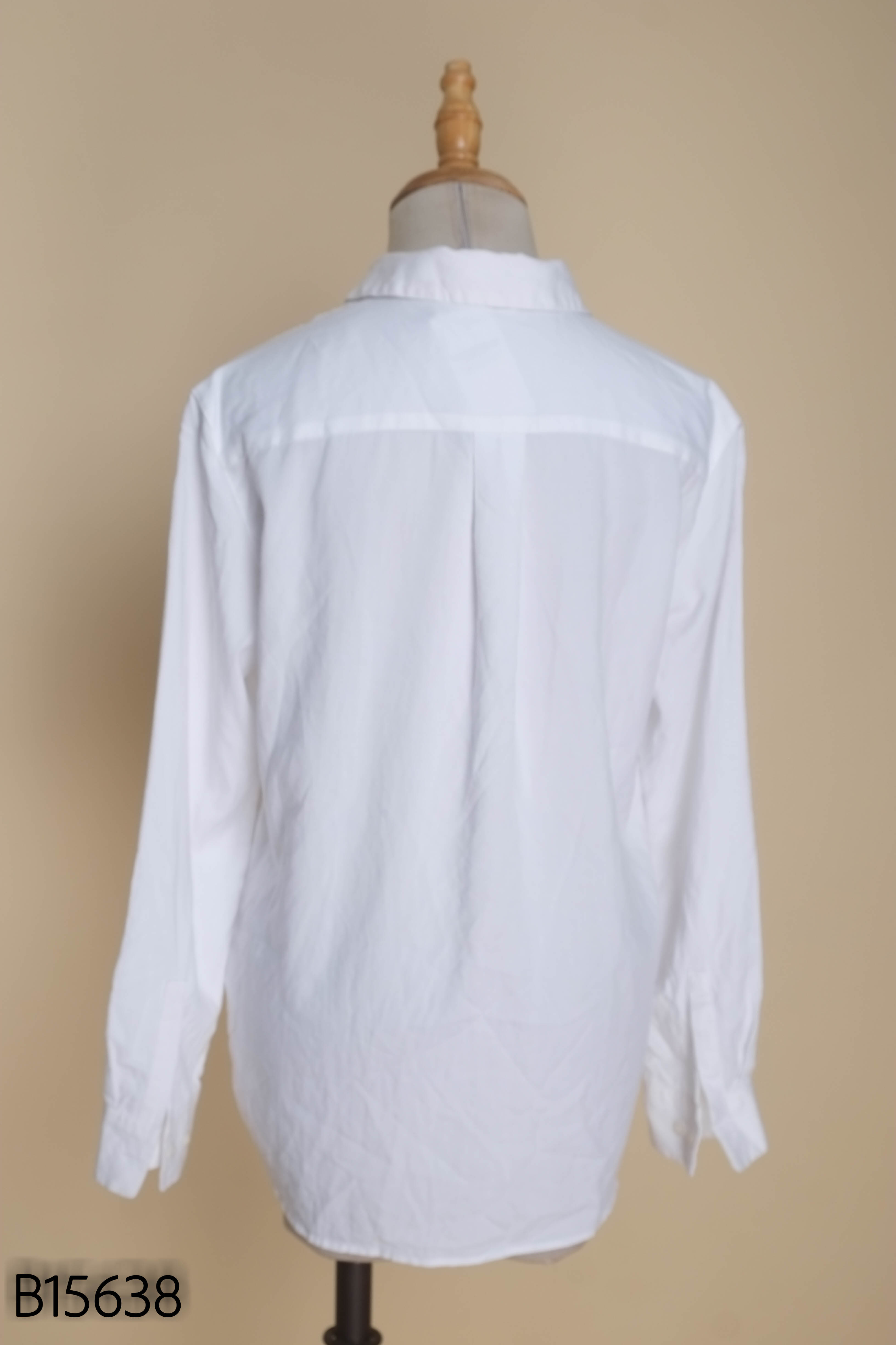 Áo sơ mi trắng UNIQLO