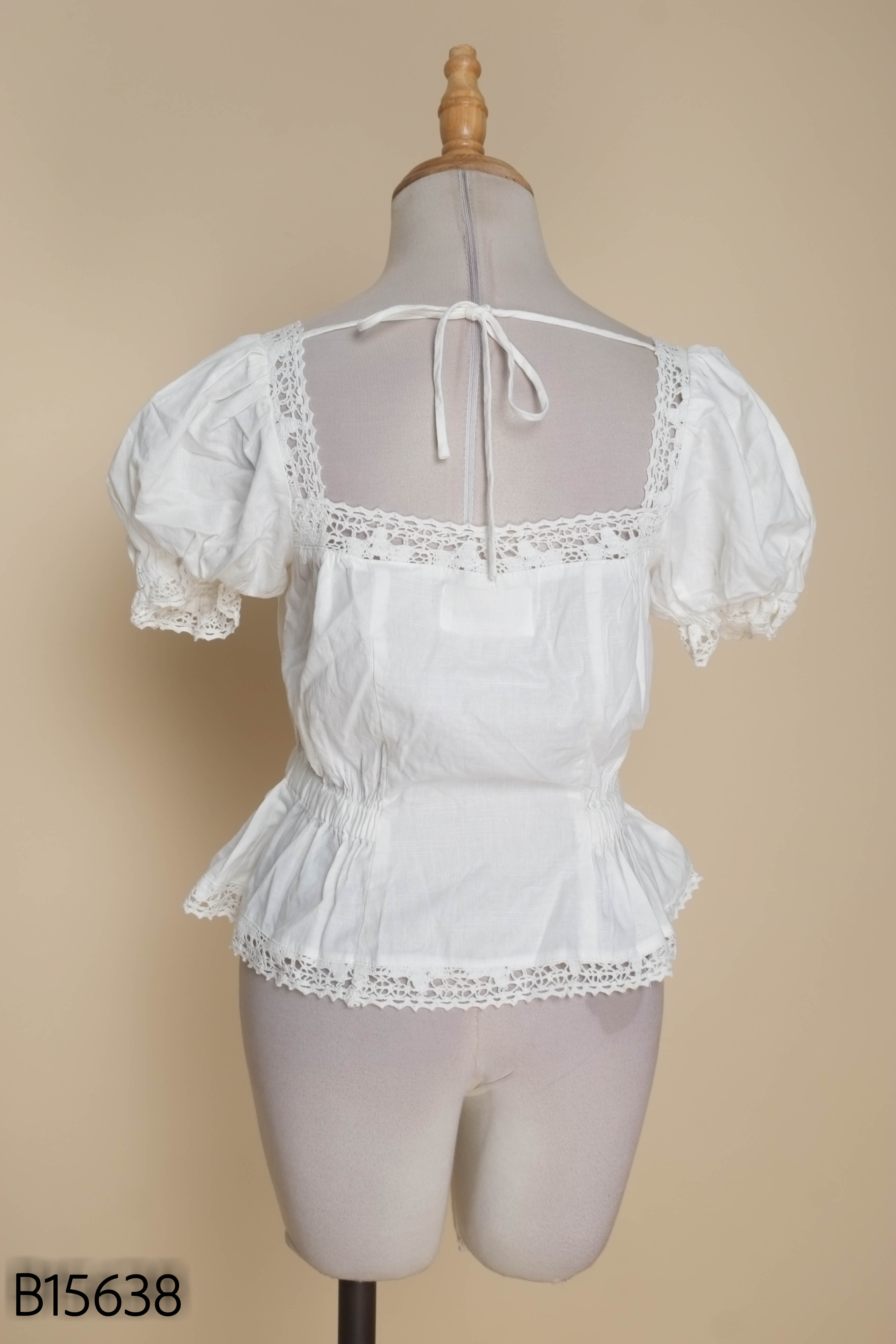 Áo kiểu trắng COCOBEBE viền ren