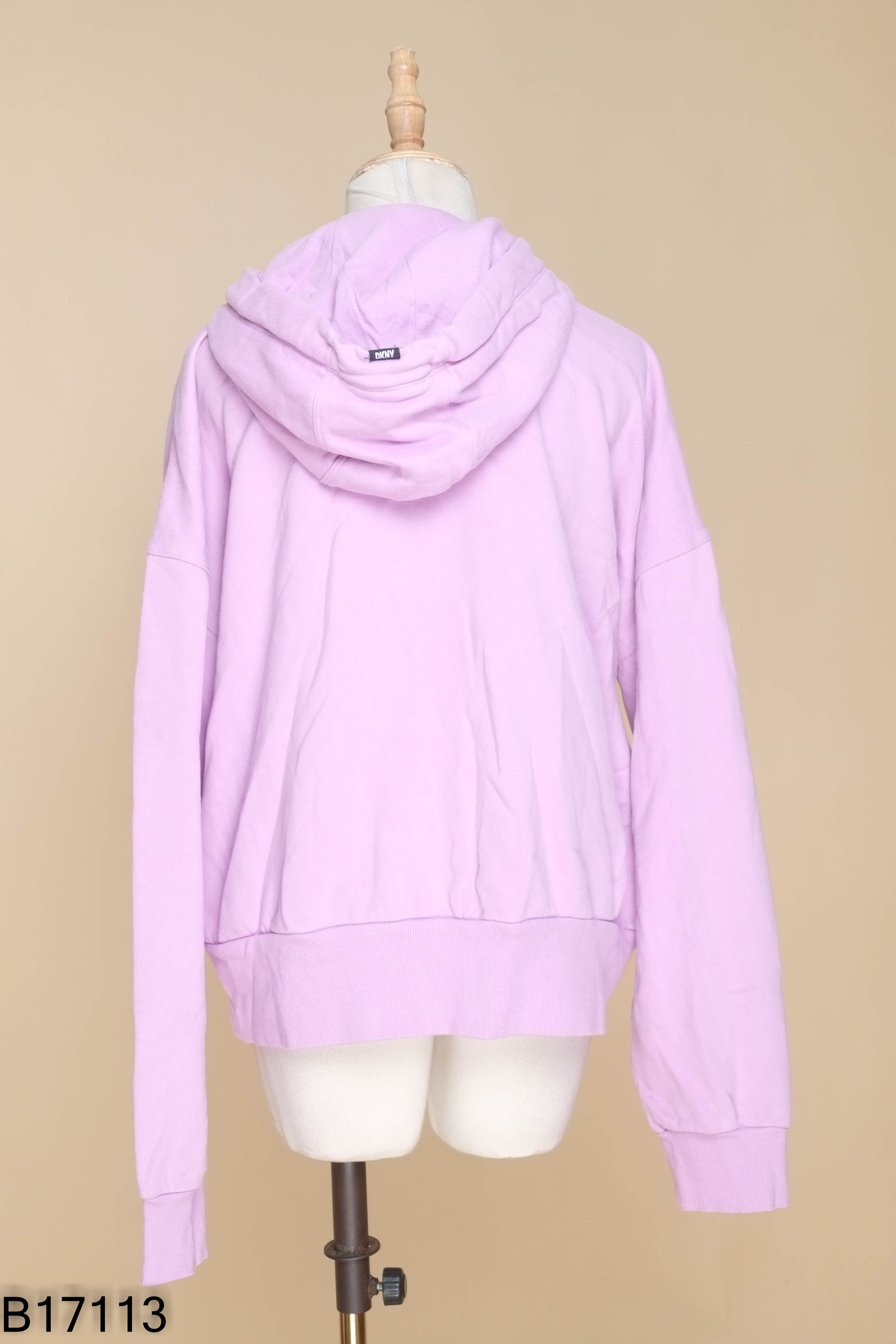 Áo nỉ tím DKNY thêu chữ