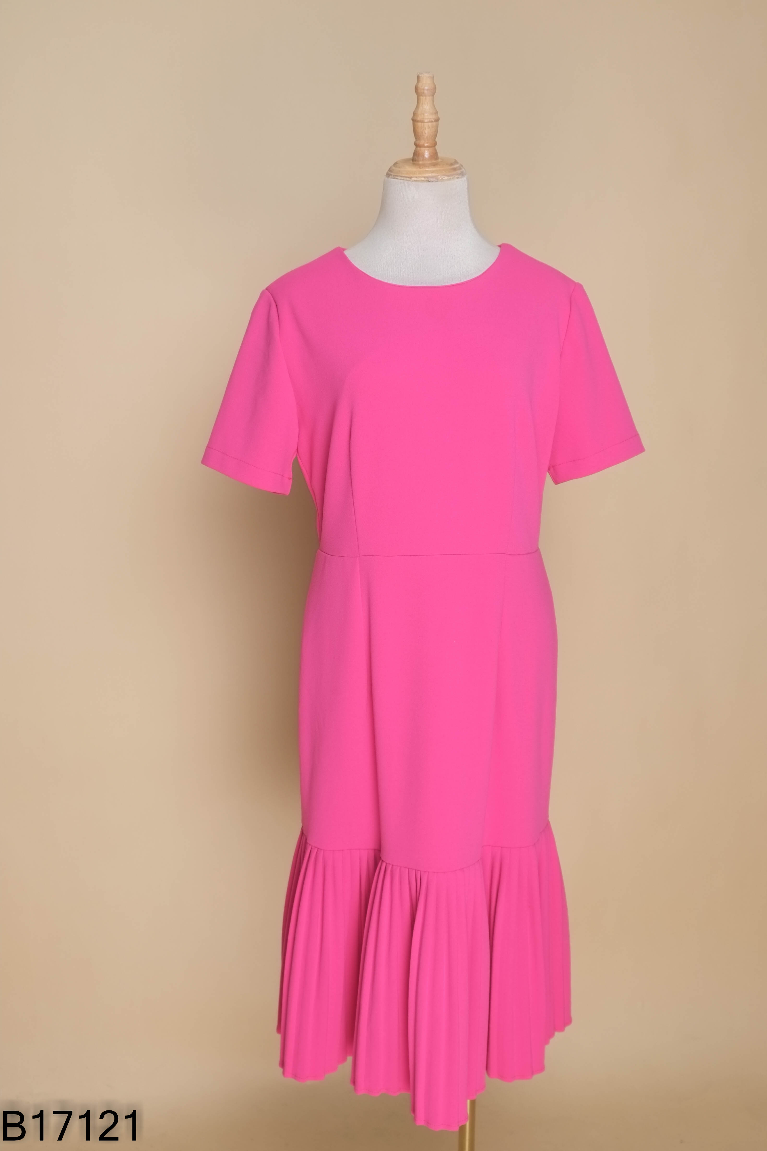 Váy DKNY hồng xếp ly