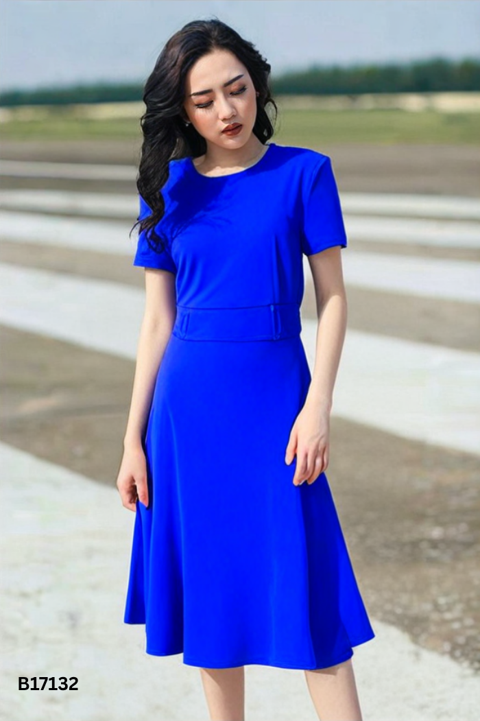 Váy xanh phối khóa vàng