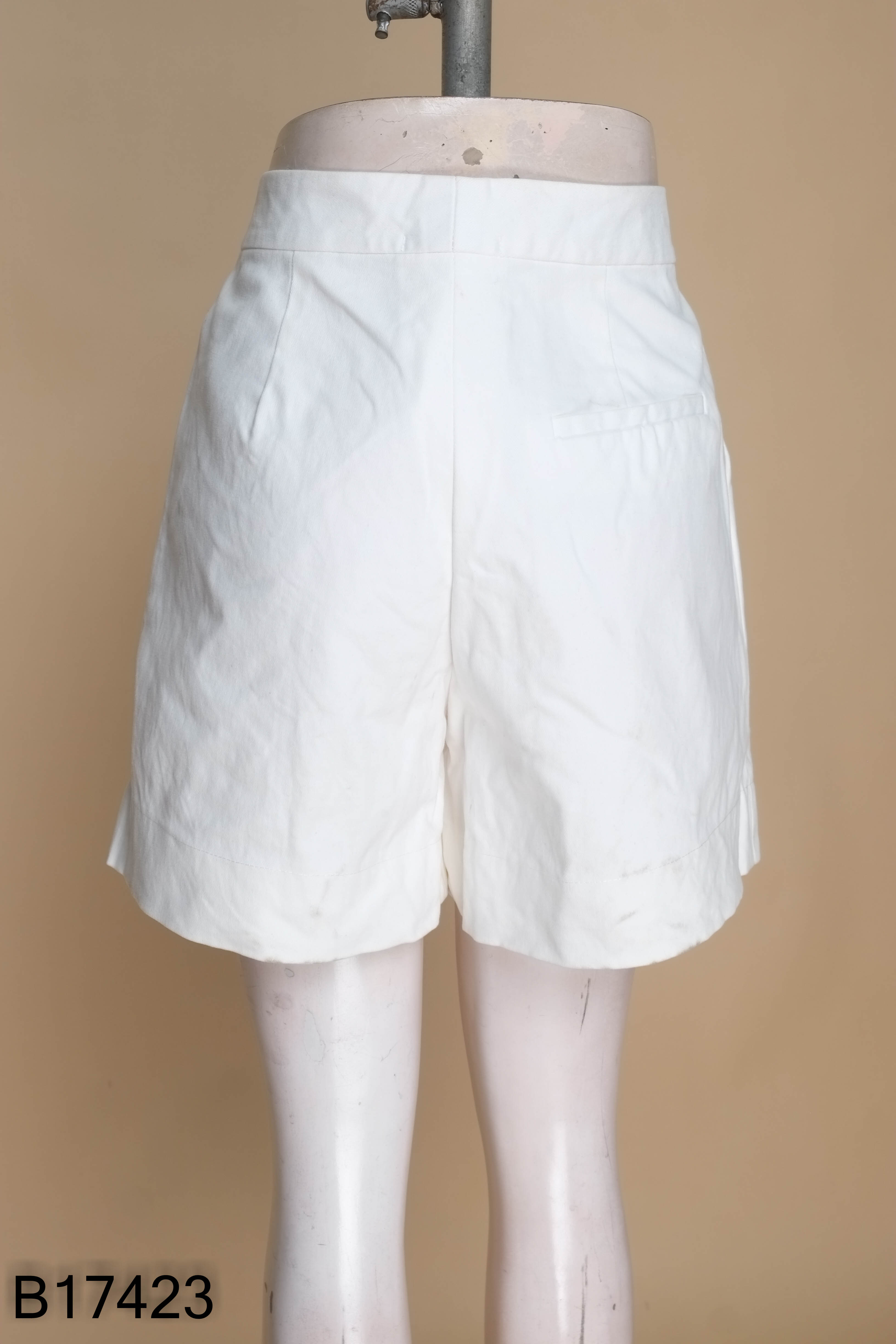 Quần shorts ELLY trắng