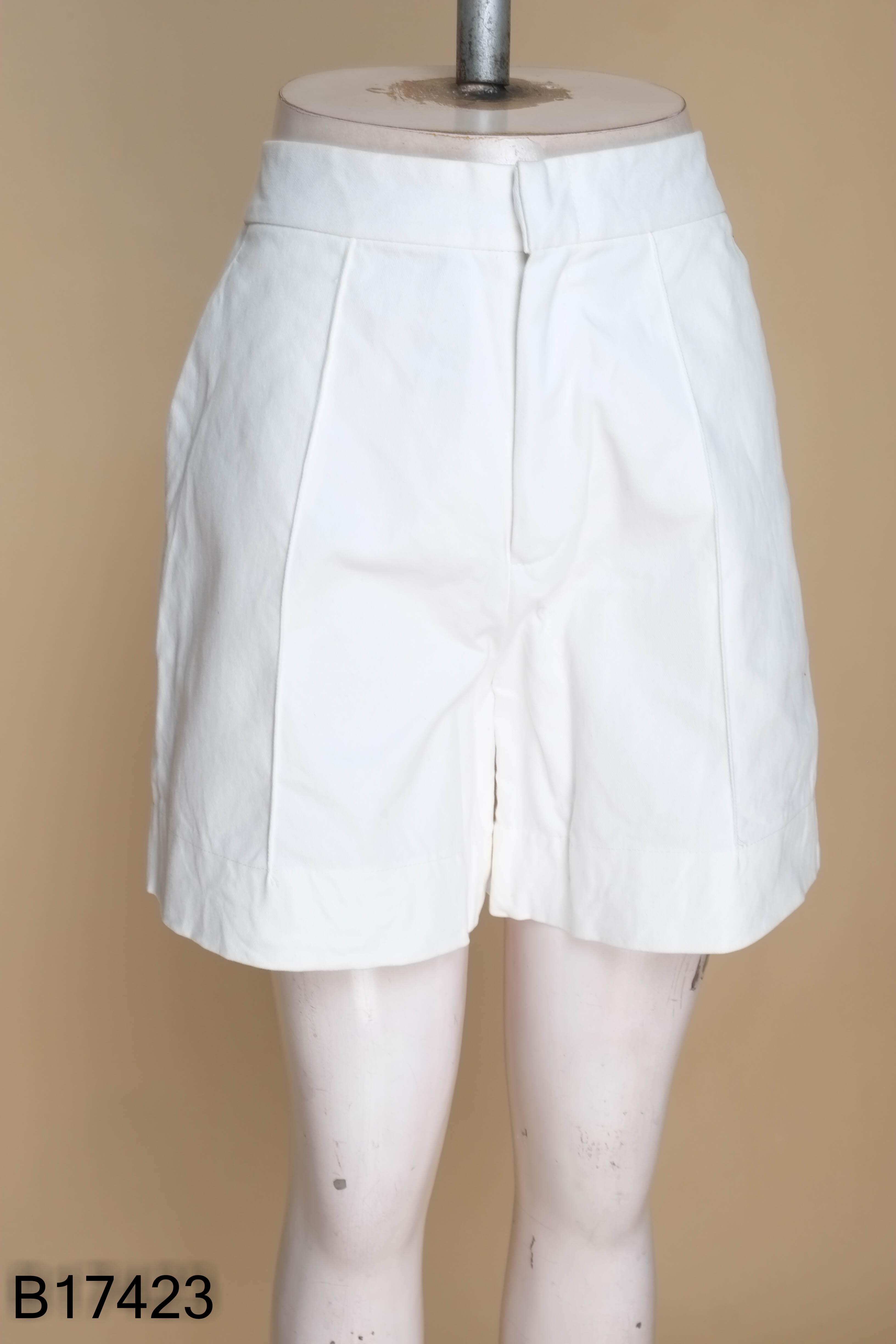 Quần shorts ELLY trắng