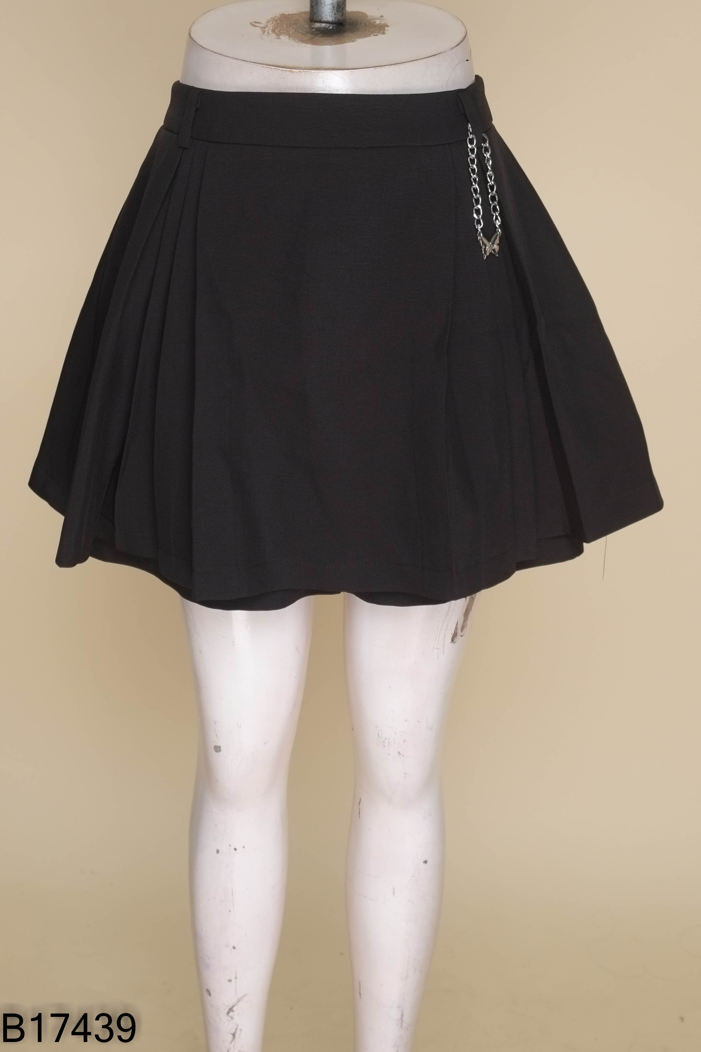 B1743910153-Chân váy TWENTYFIVE đen xếp li