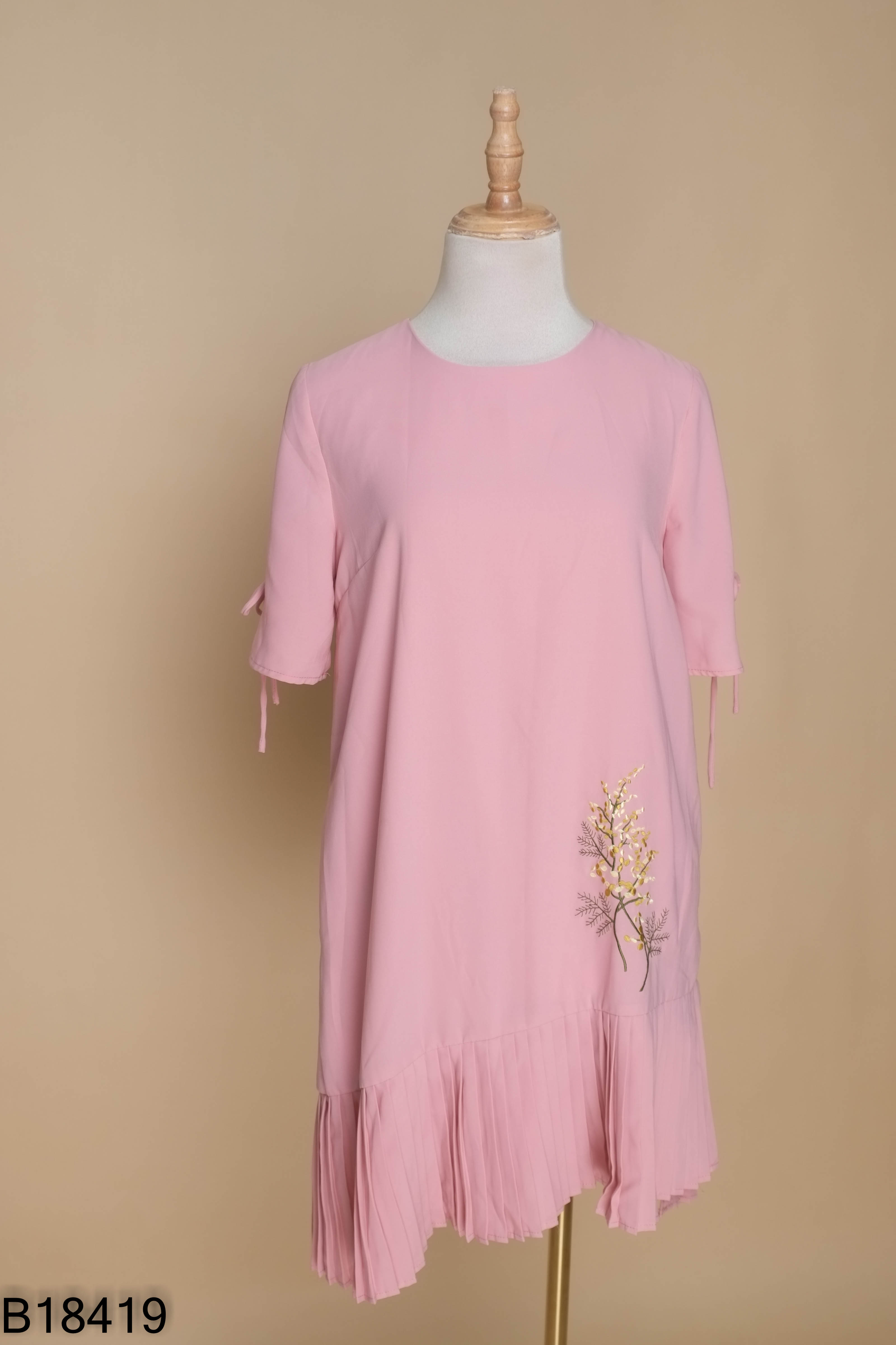 Váy suông MAY LOVES hồng phối xếp li