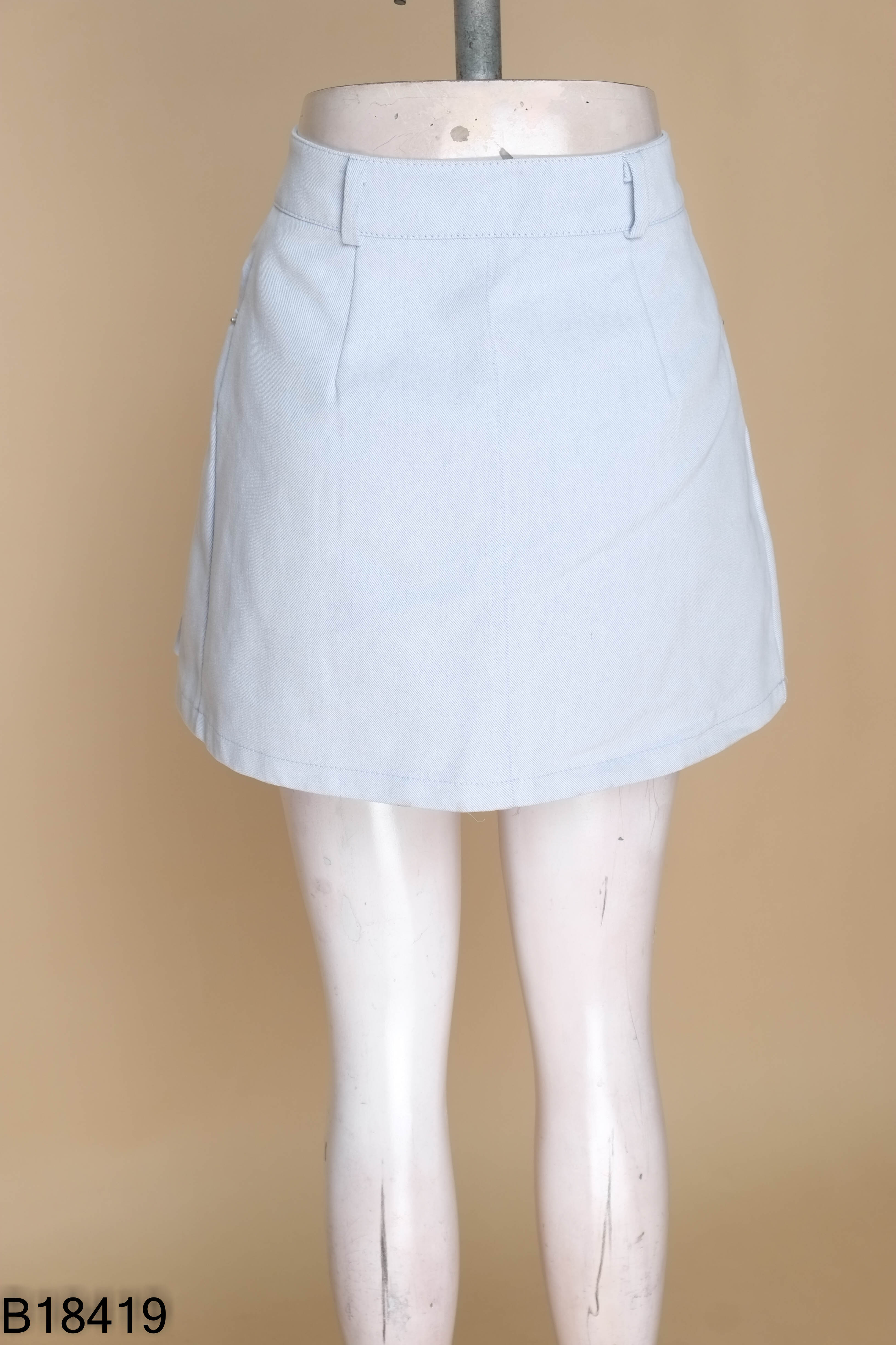 Chân váy jeans xanh xếp li