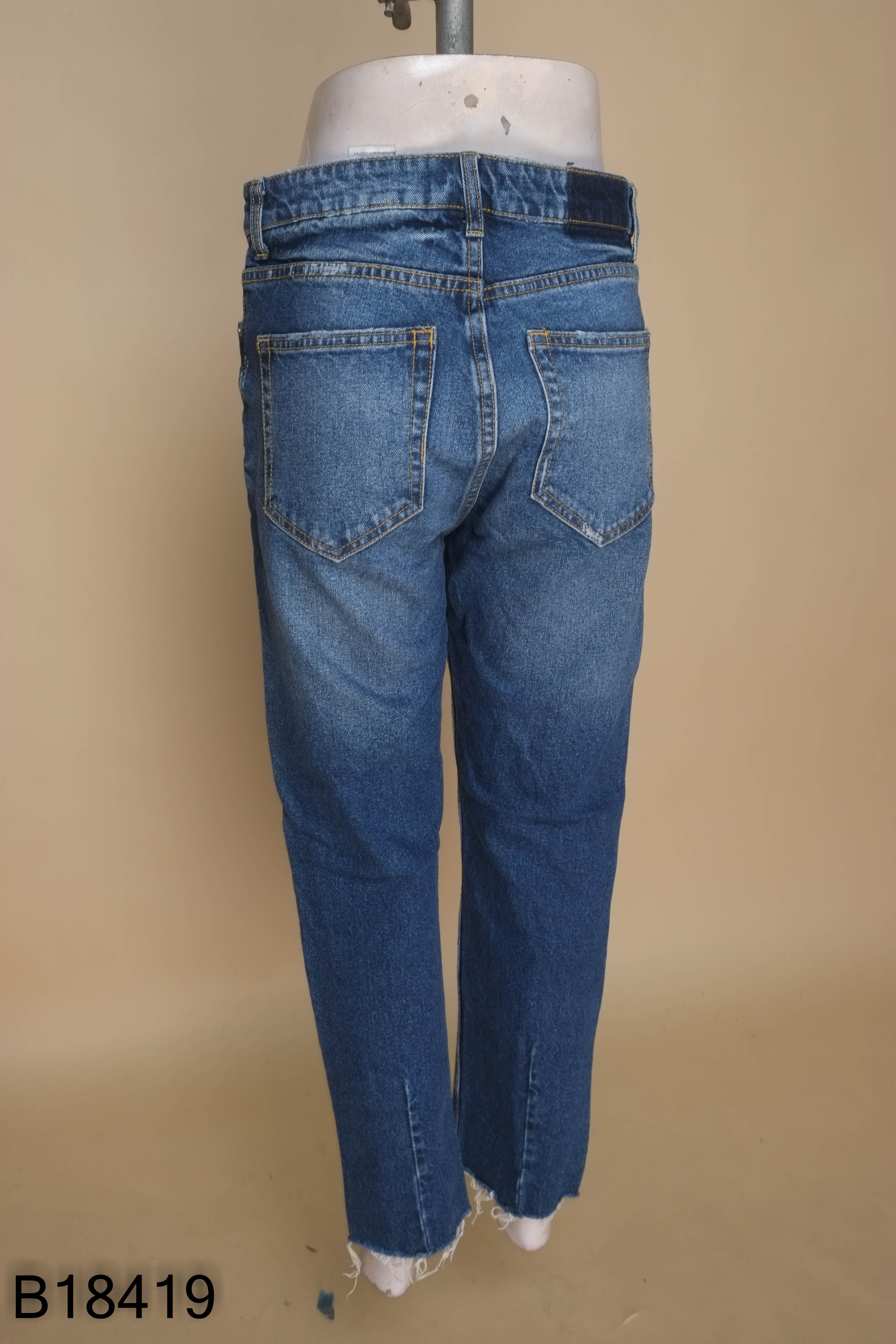 Quần jeans xanh H&M viền tua rua