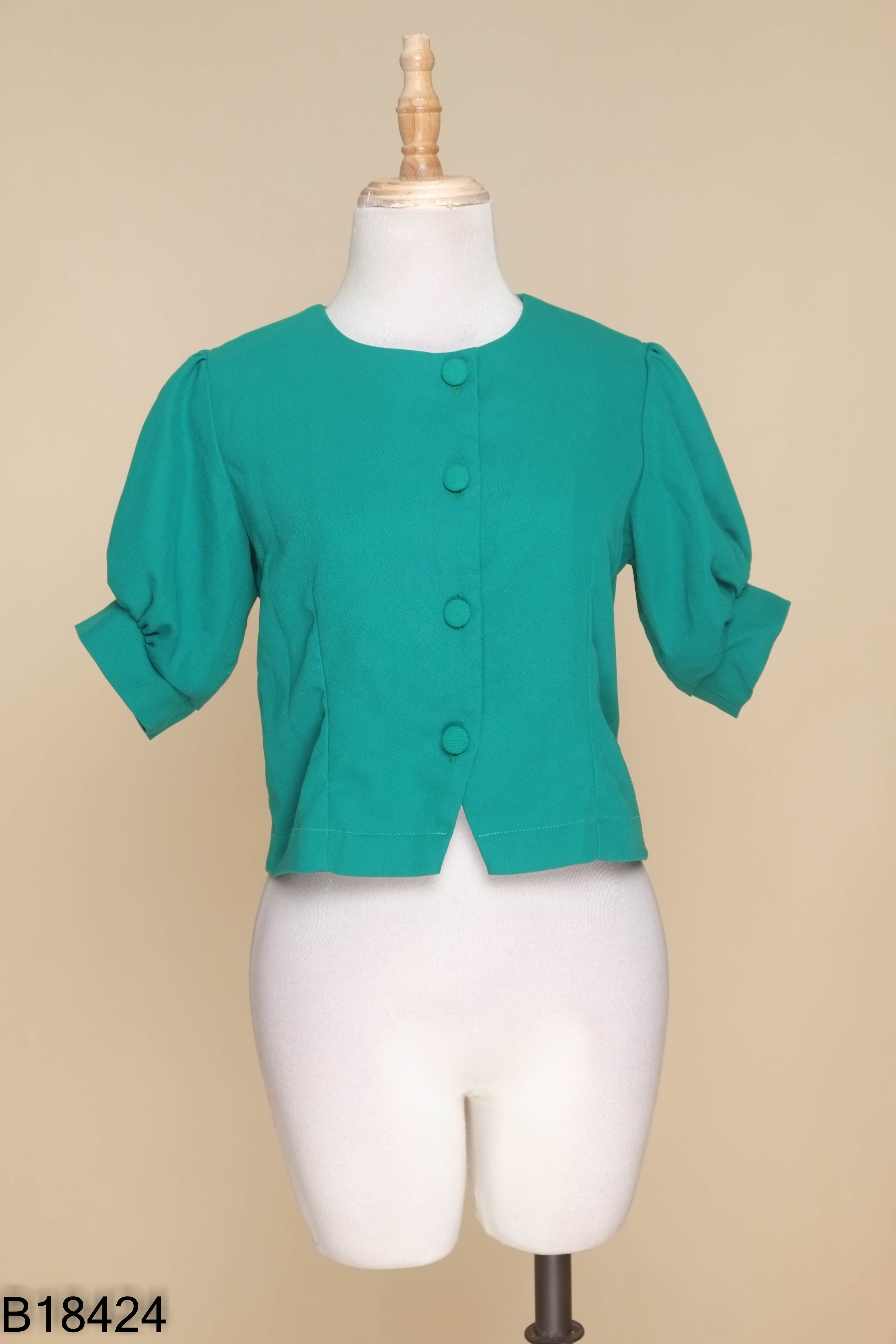 Áo xanh VERO MODA form ngắn