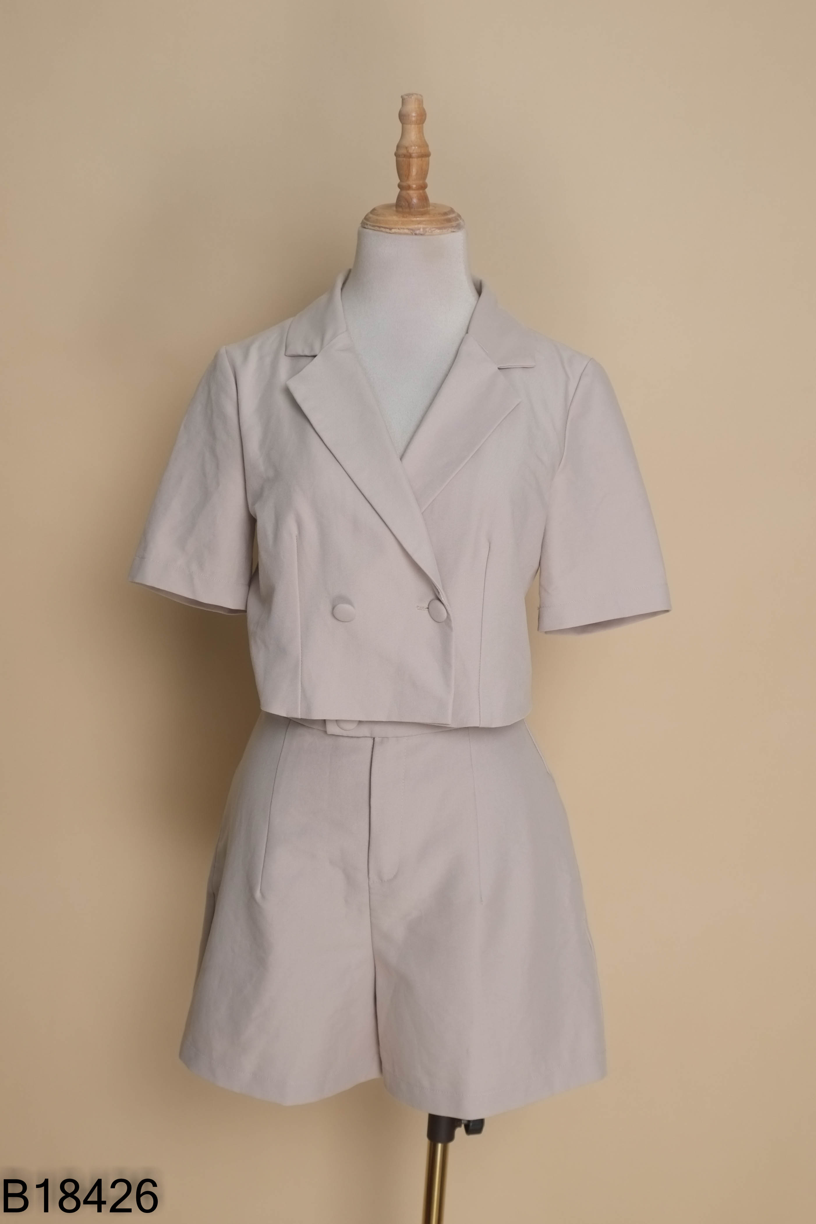 Set Áo blazer be ngắn MYAN + Quần short