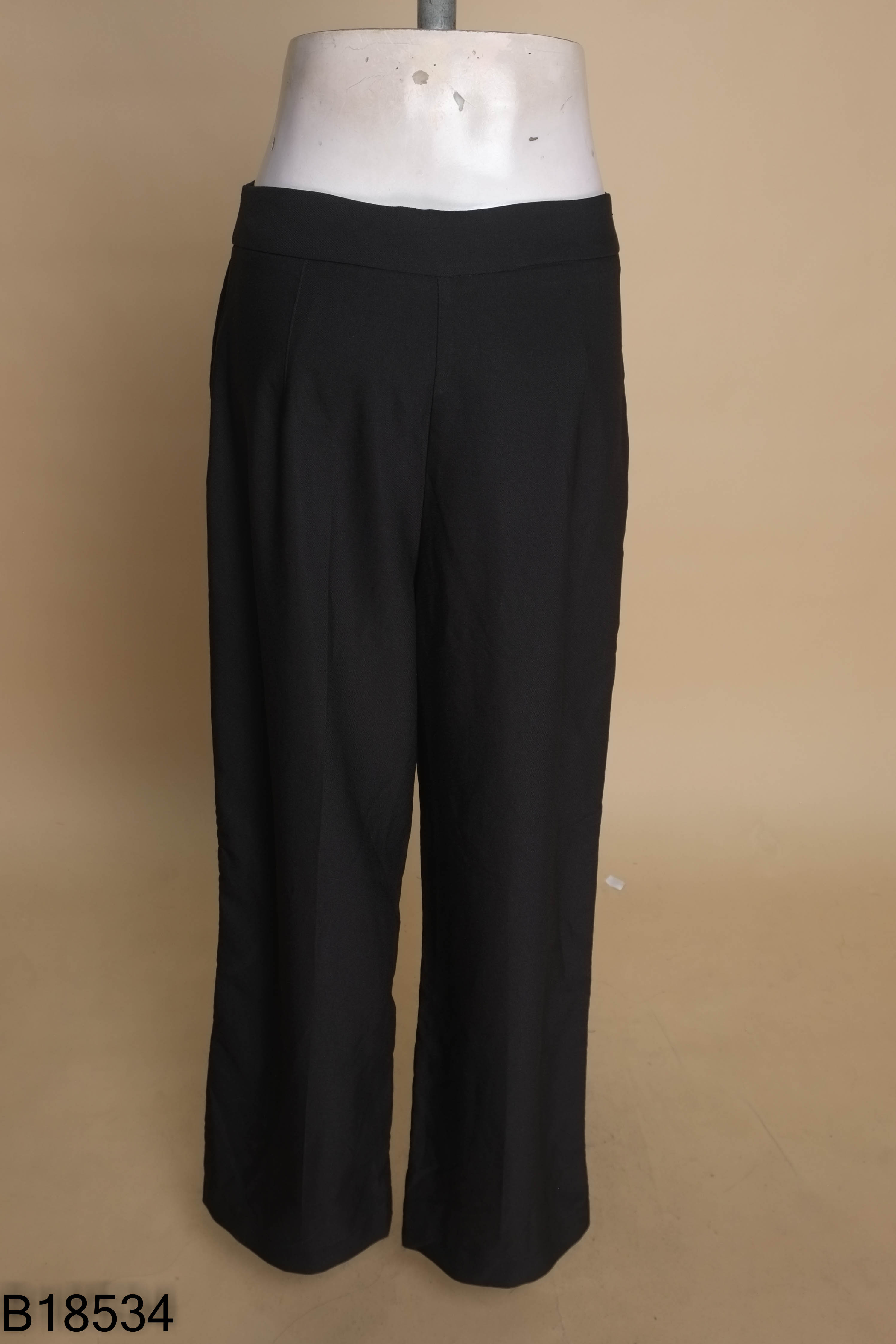 Quần BERSHKA đen suông