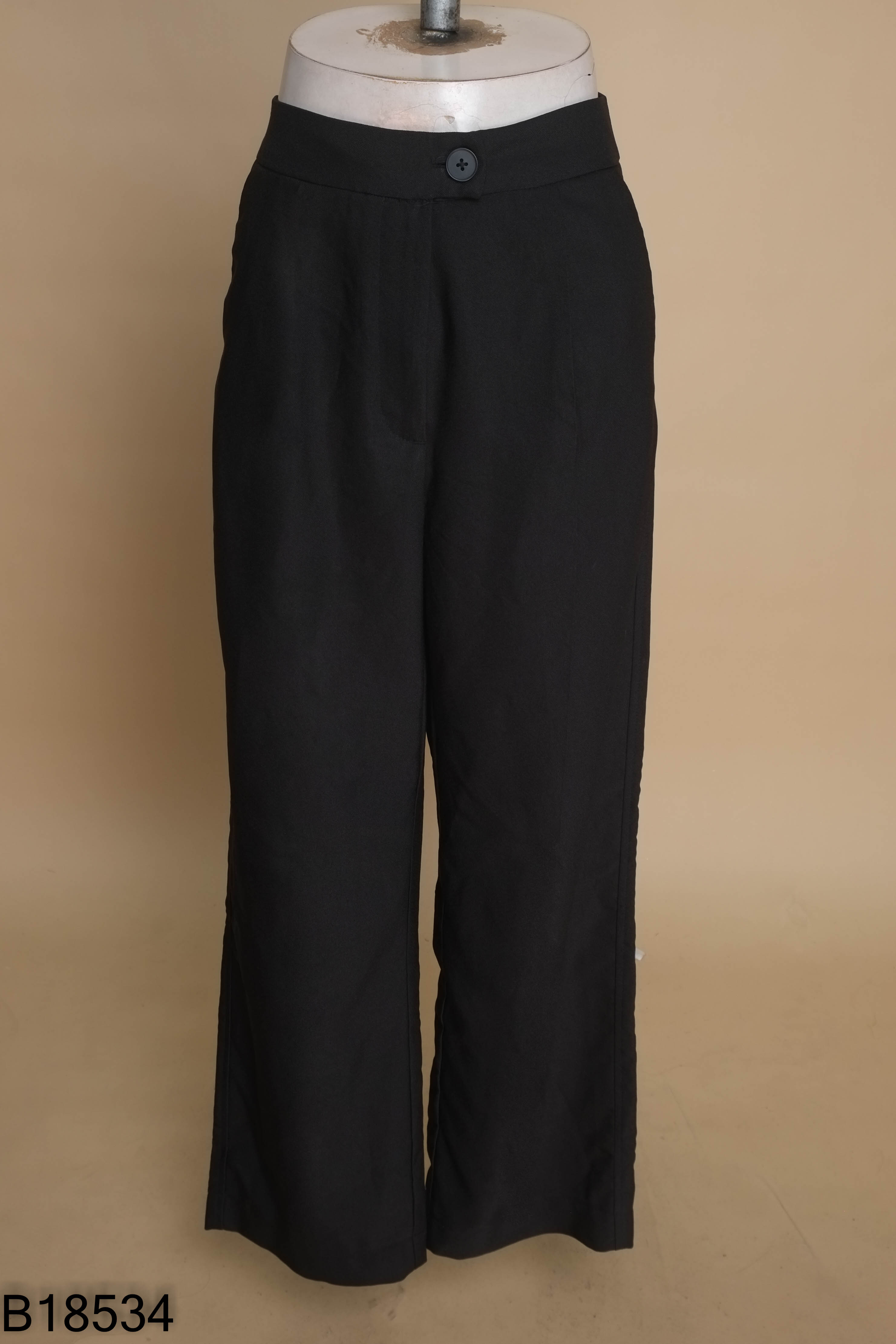 Quần BERSHKA đen suông