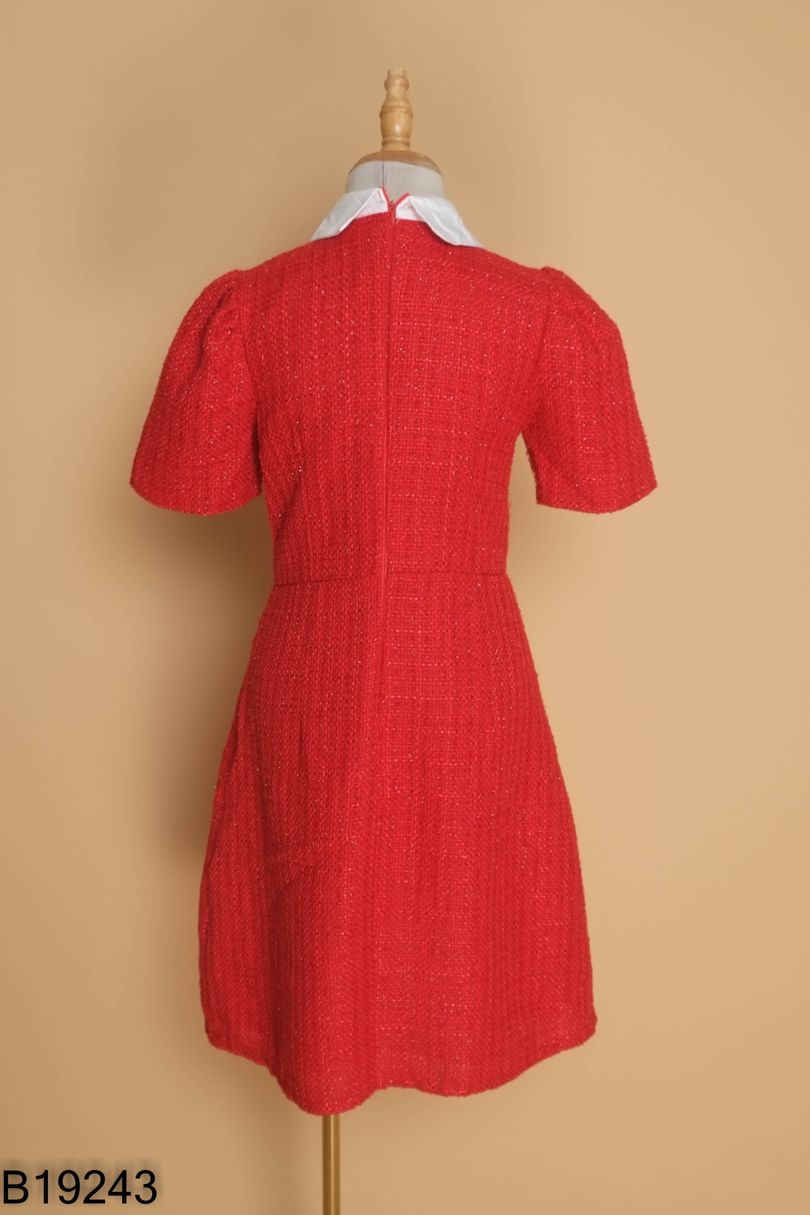 Váy đỏ dạ tweed cổ be họa tiết ánh kim