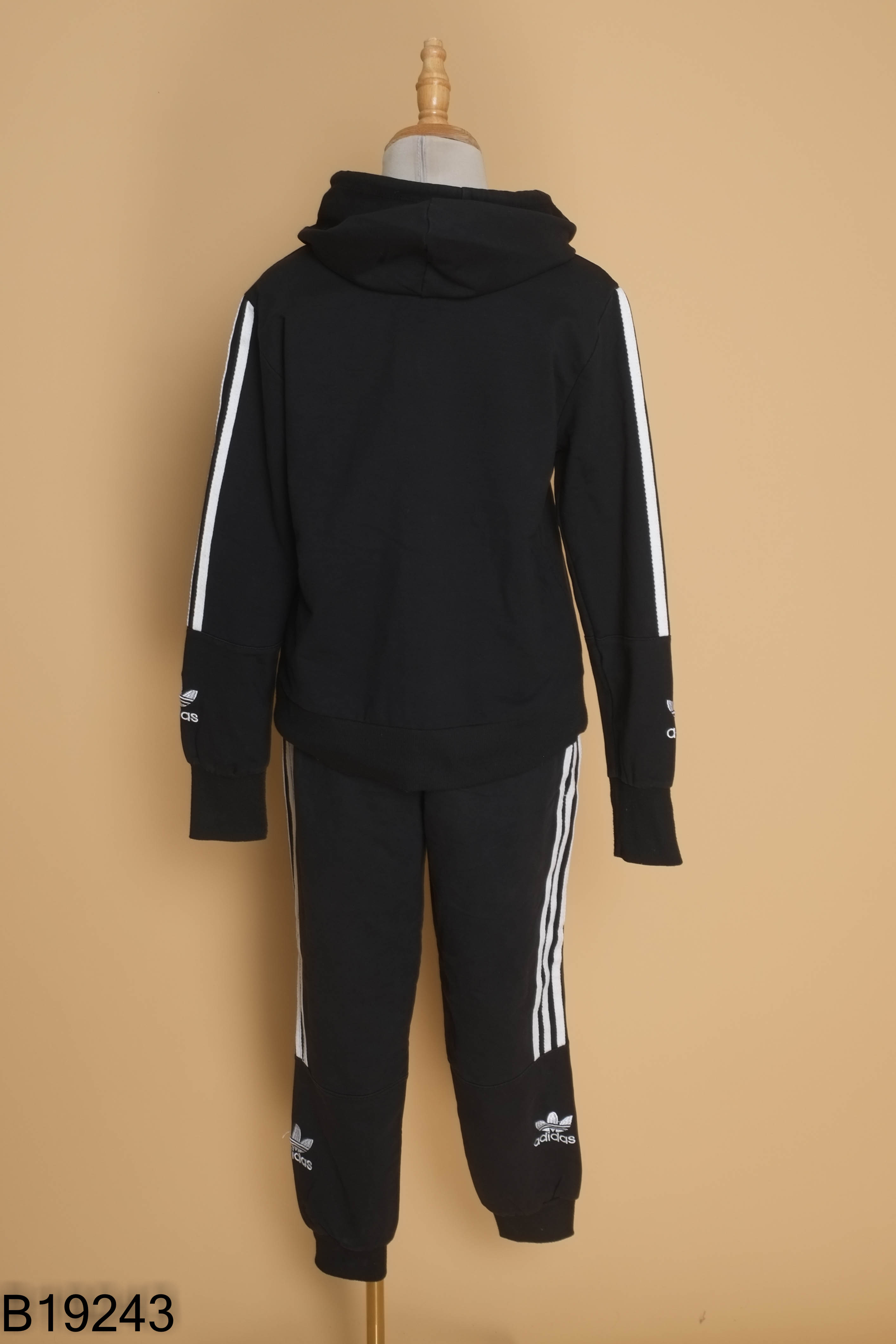 Set Áo hoodiezip đen sọc trắng + Quần