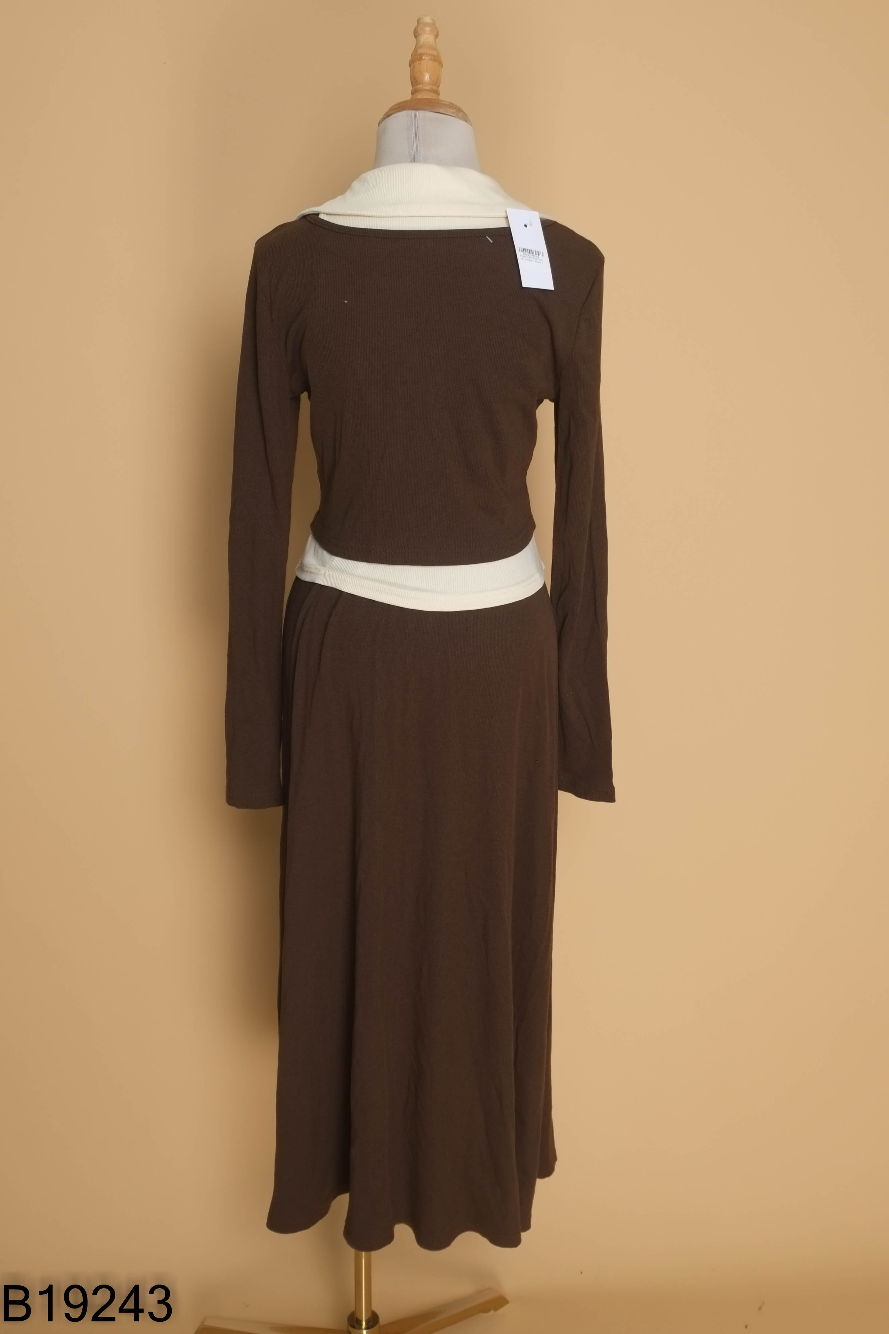 Set 3 Áo nâu croptop + Áo be + Chân váy