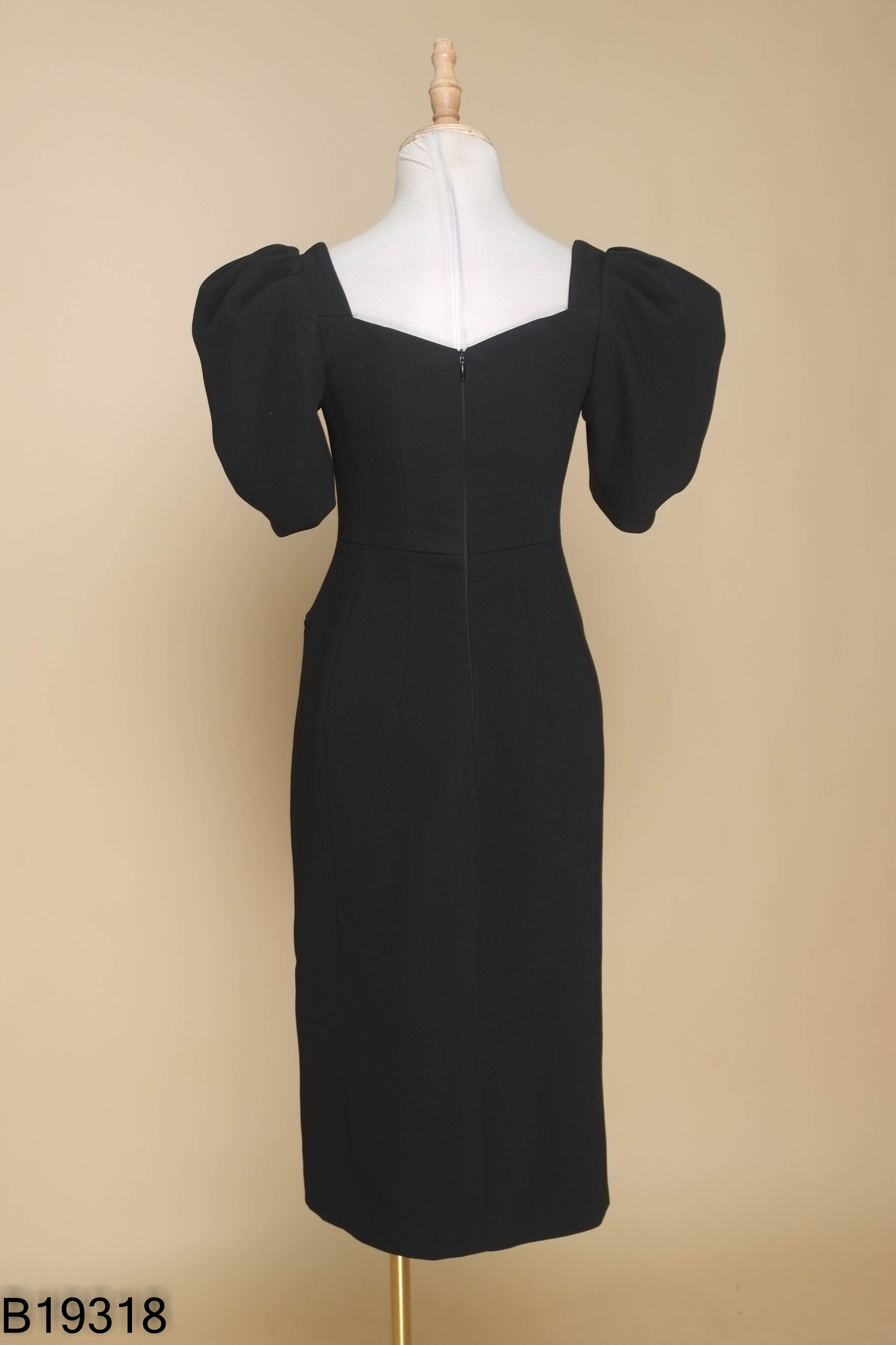 Váy HUONG BOUTIQUE đen phối cúc