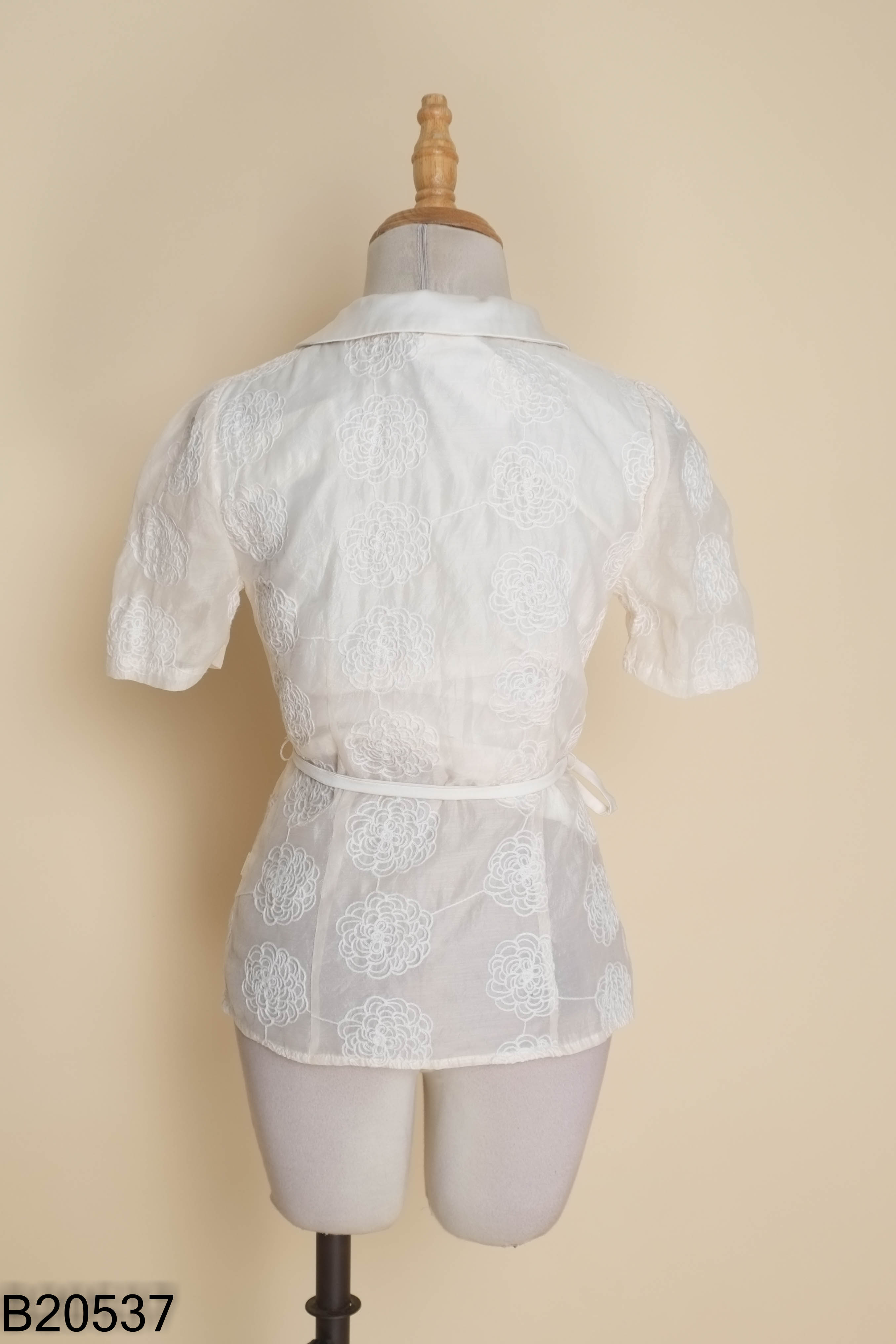 NEWTAG Áo sơ mi CHARME STORE voan be thêu hoa