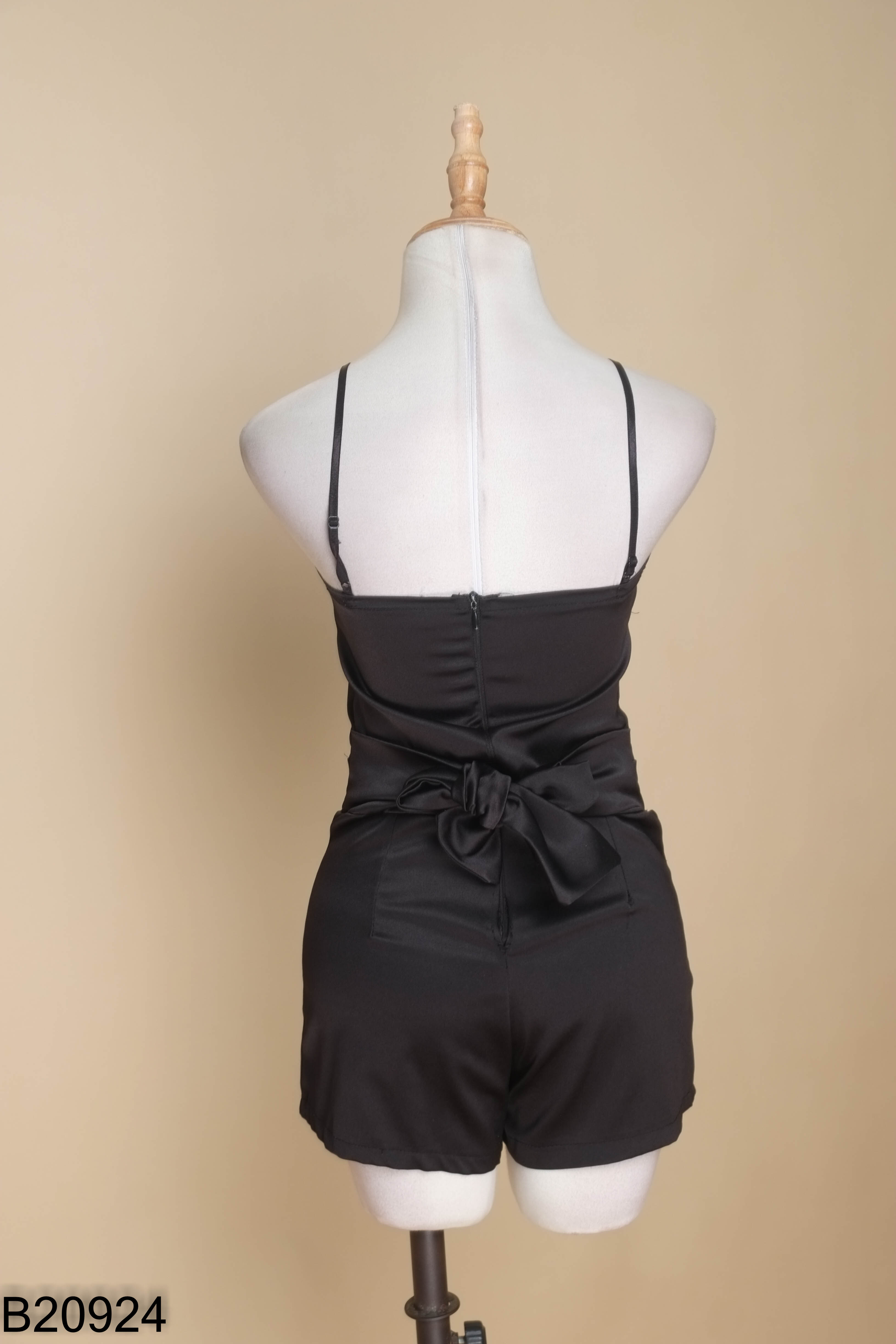 Jumpsuits hai dây đen