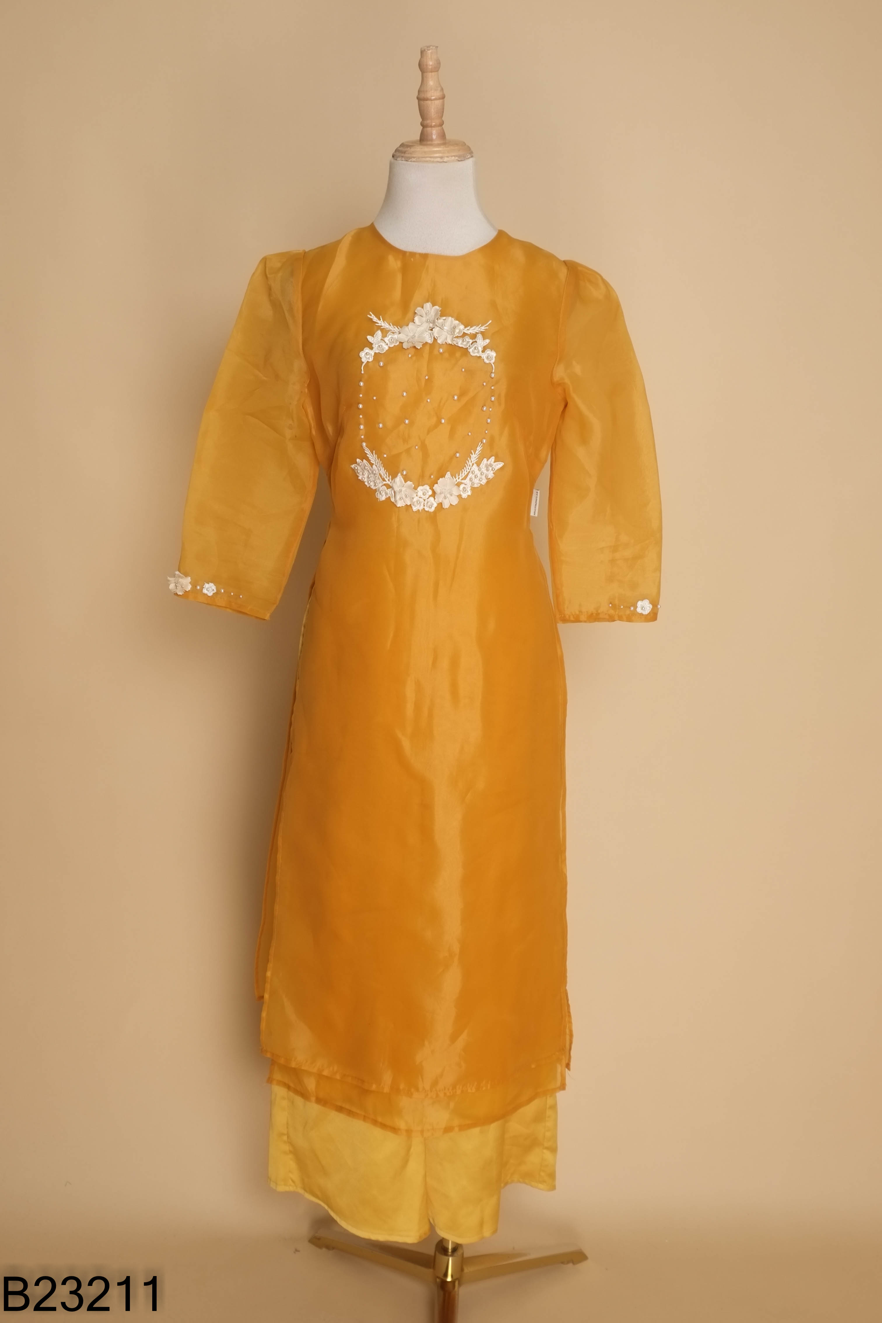 SET KATE BY LINHNGUYEN Áo dài vàng họa tiết + quần lụa