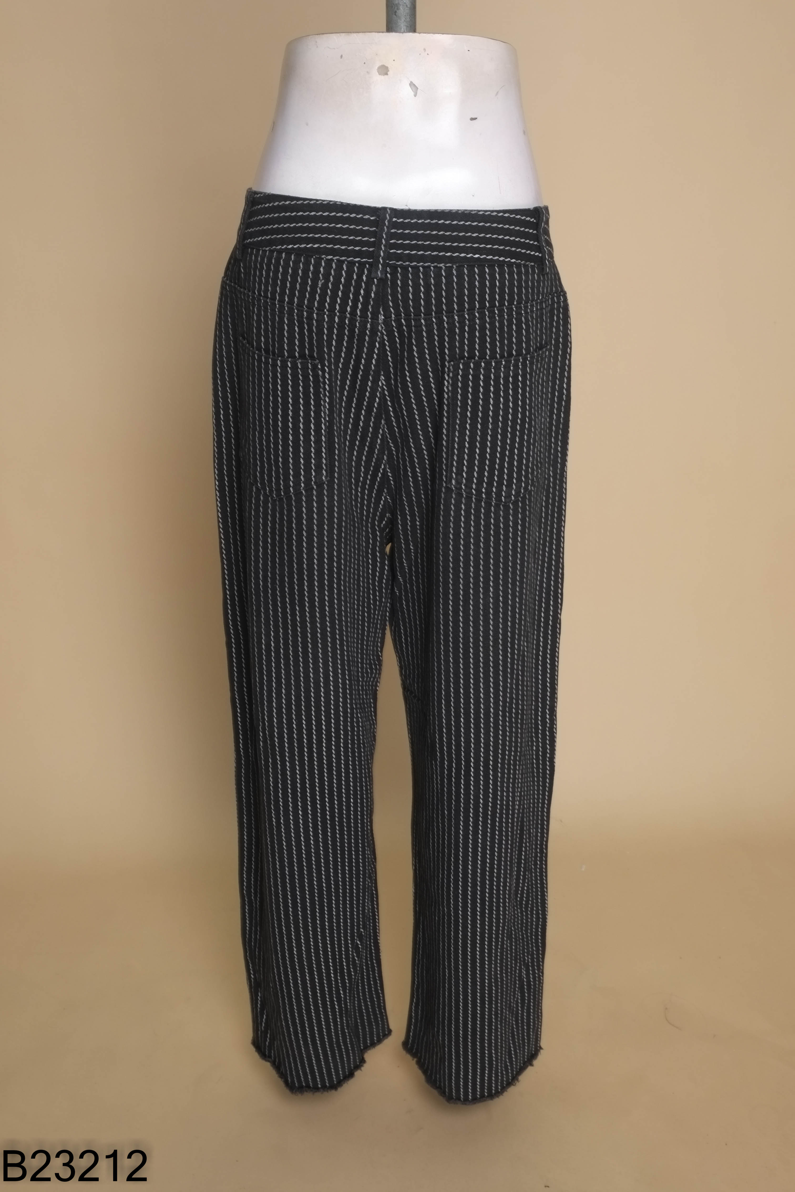 Quần jeans đen phối xám