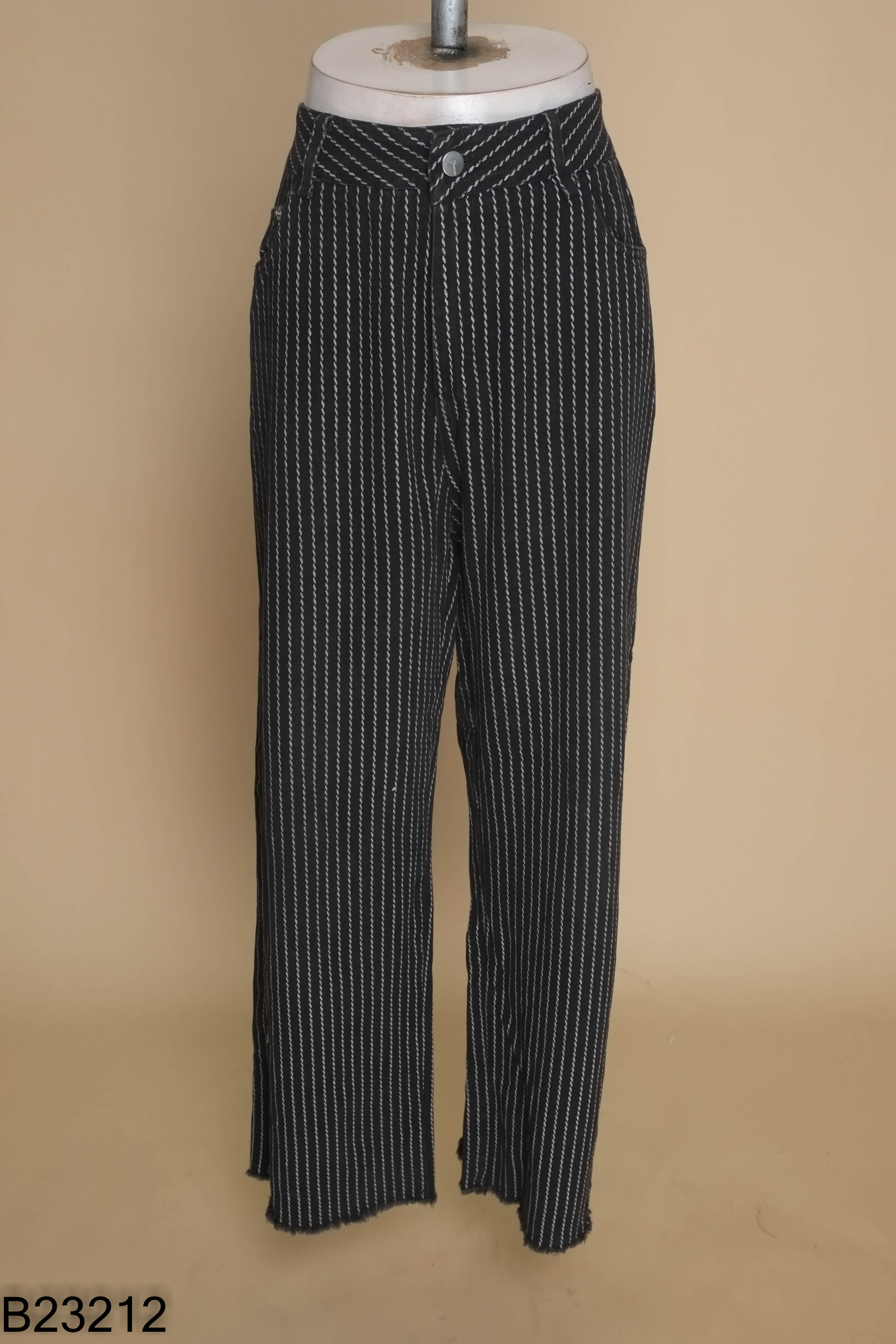 Quần jeans đen phối xám