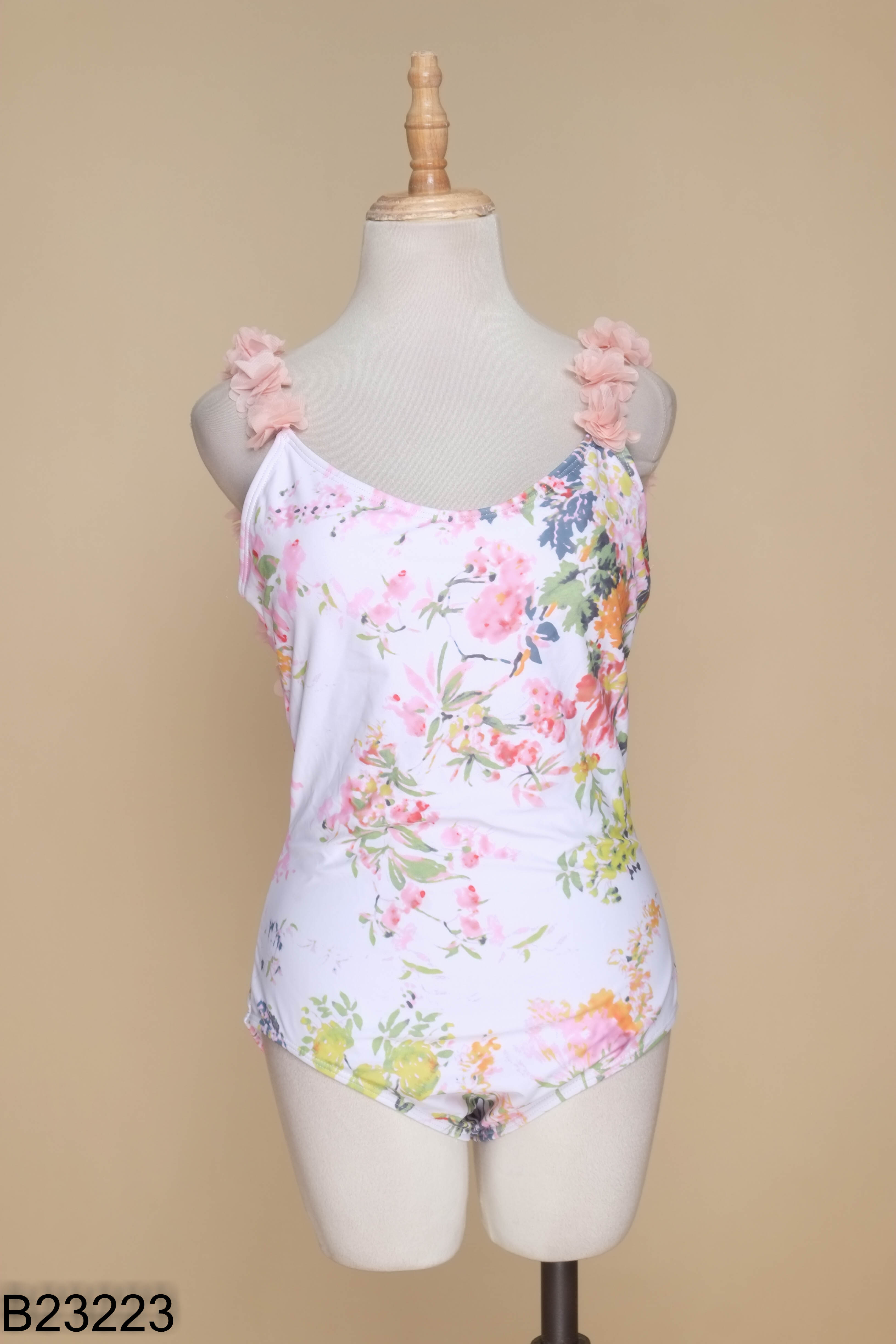 Bikini trắng họa tiết hồng