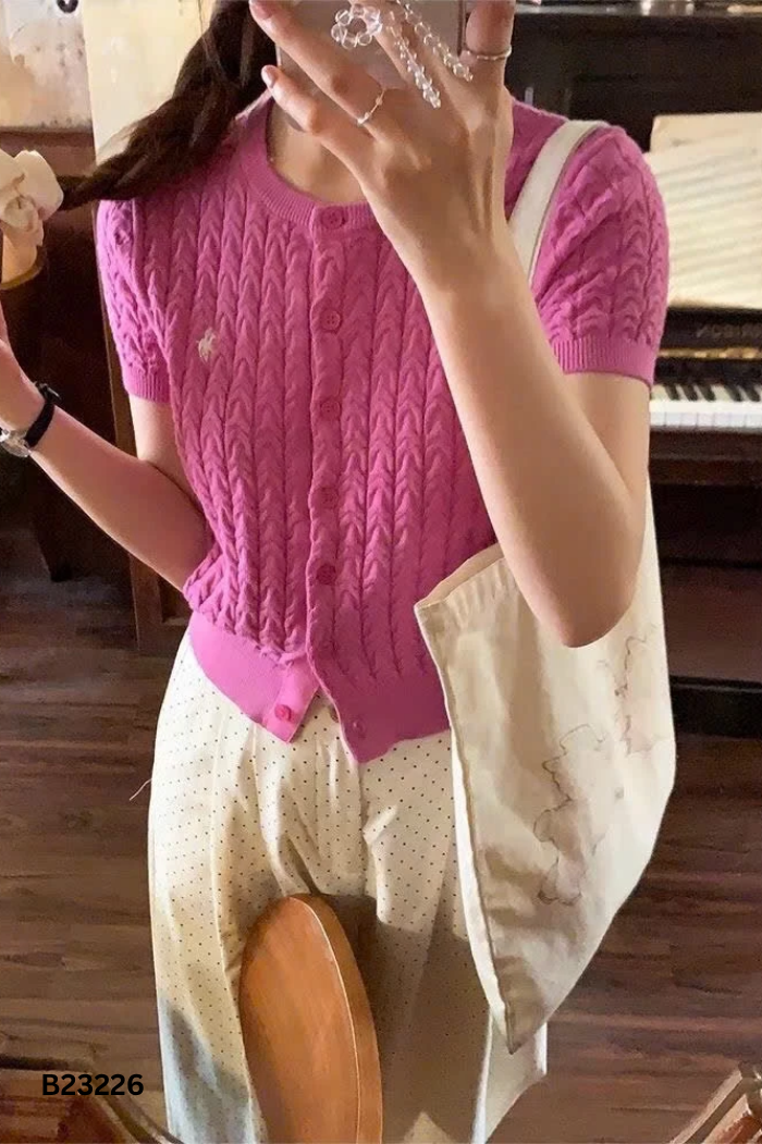 Áo len hồng thêu hình