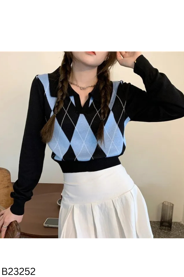 Áo len đen phối xanh cổ polo