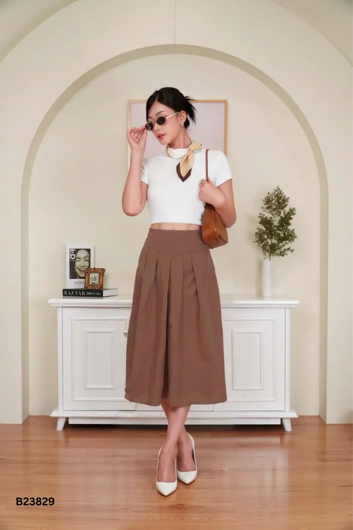 Chân váy nâu xếp ly