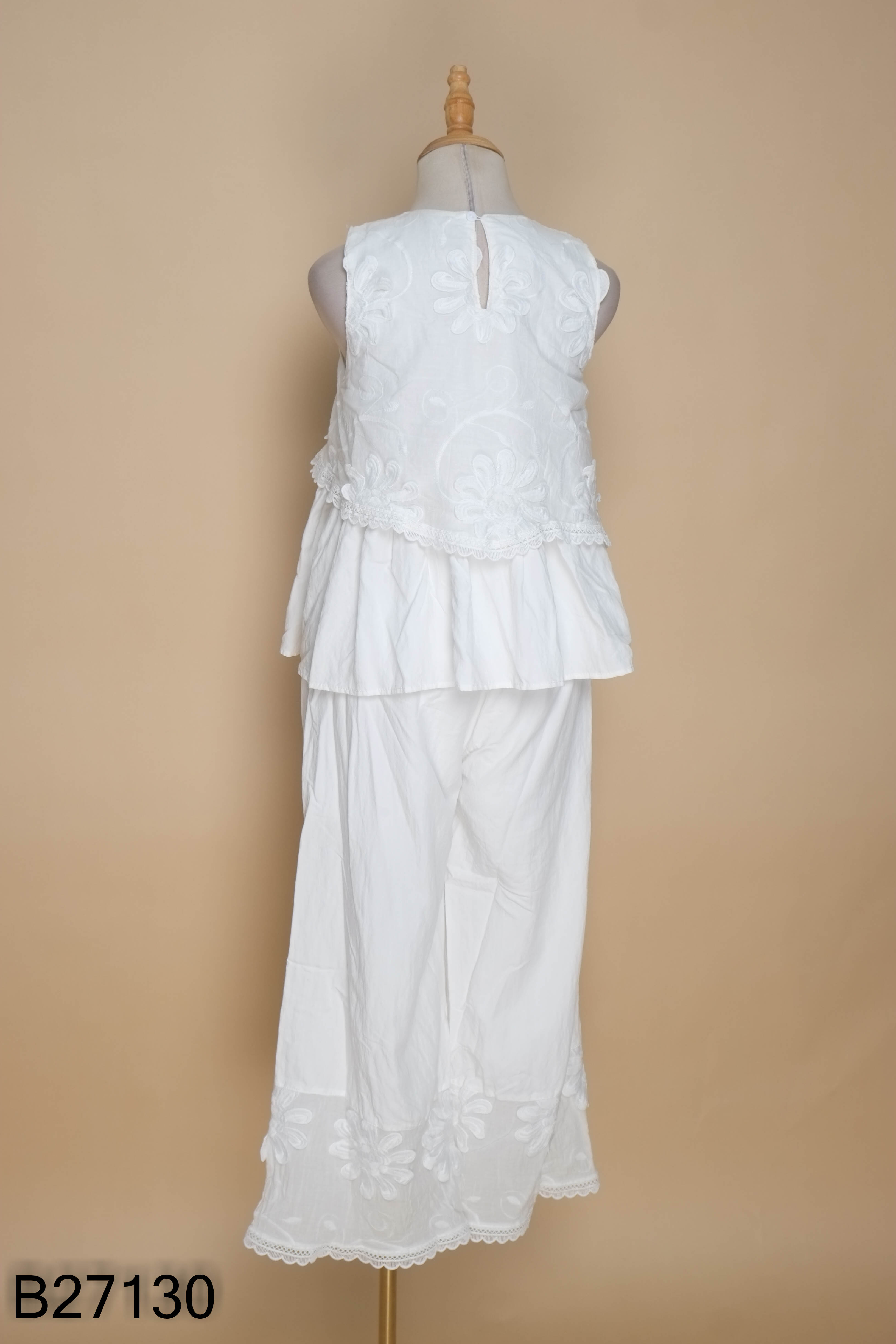 Set áo sát nách + quần dài thêu hoa