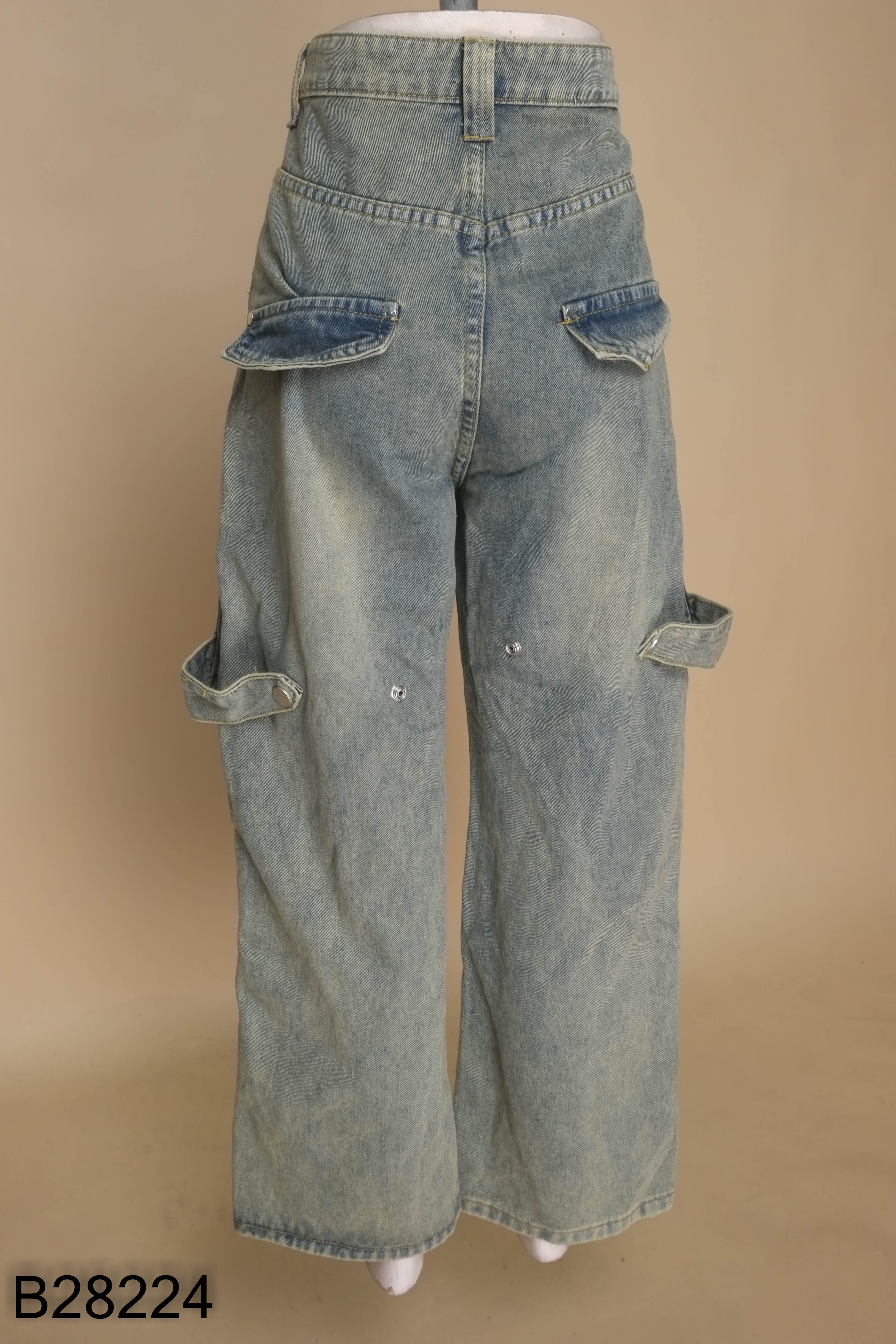 Quần jeans xanh túi hộp