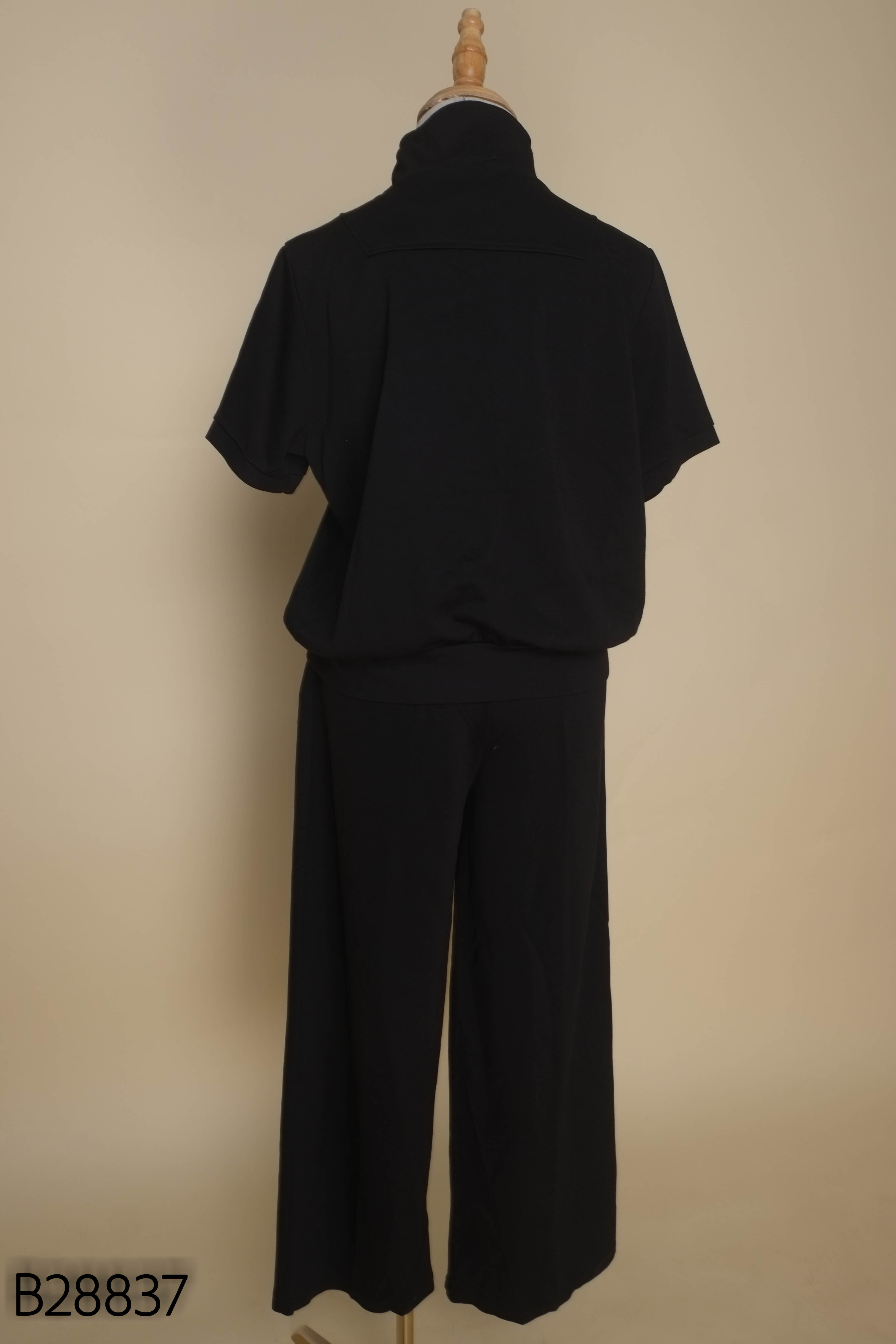 NEWTAG Set Áo đen thêu ngựa + Quần