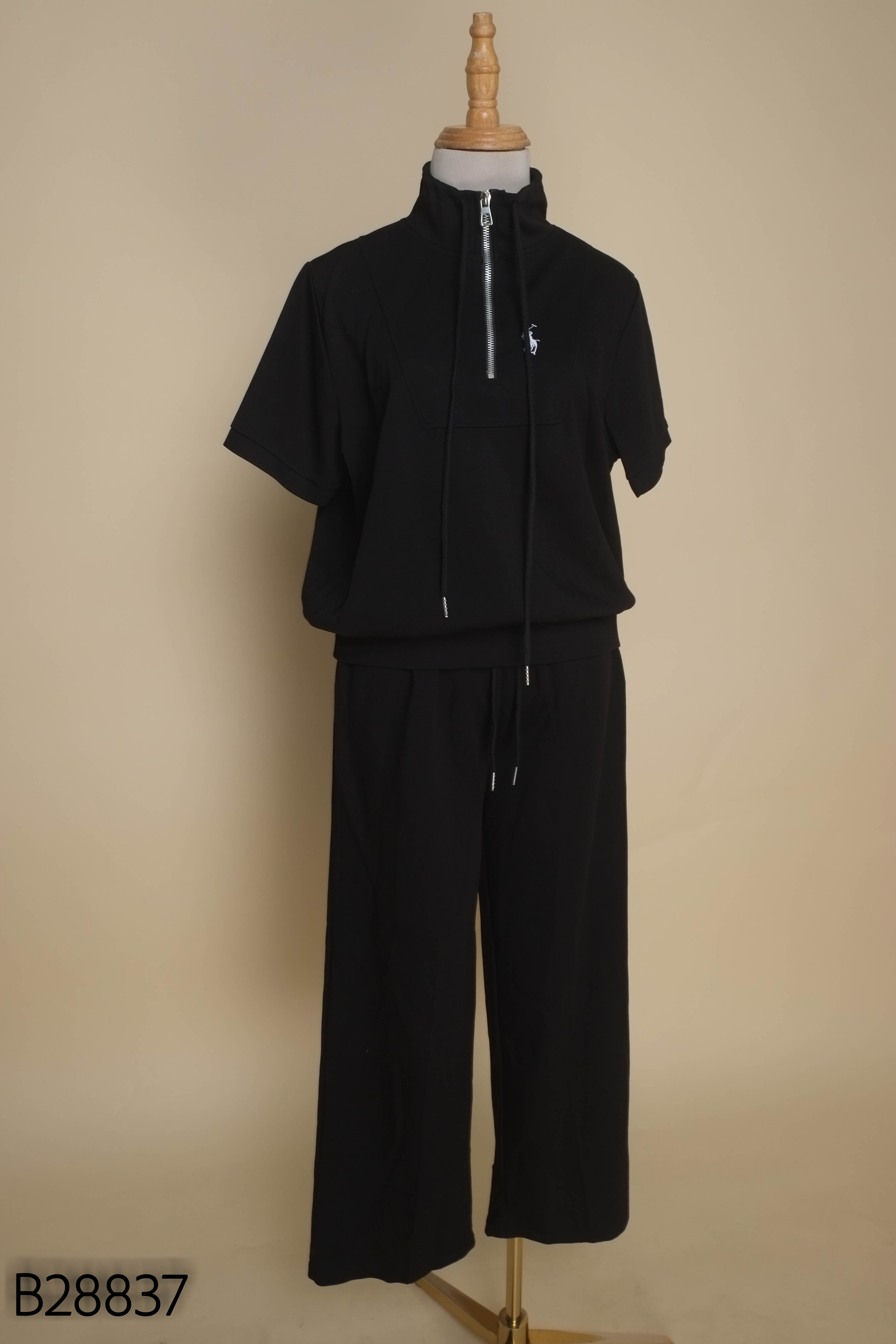 NEWTAG Set Áo đen thêu ngựa + Quần