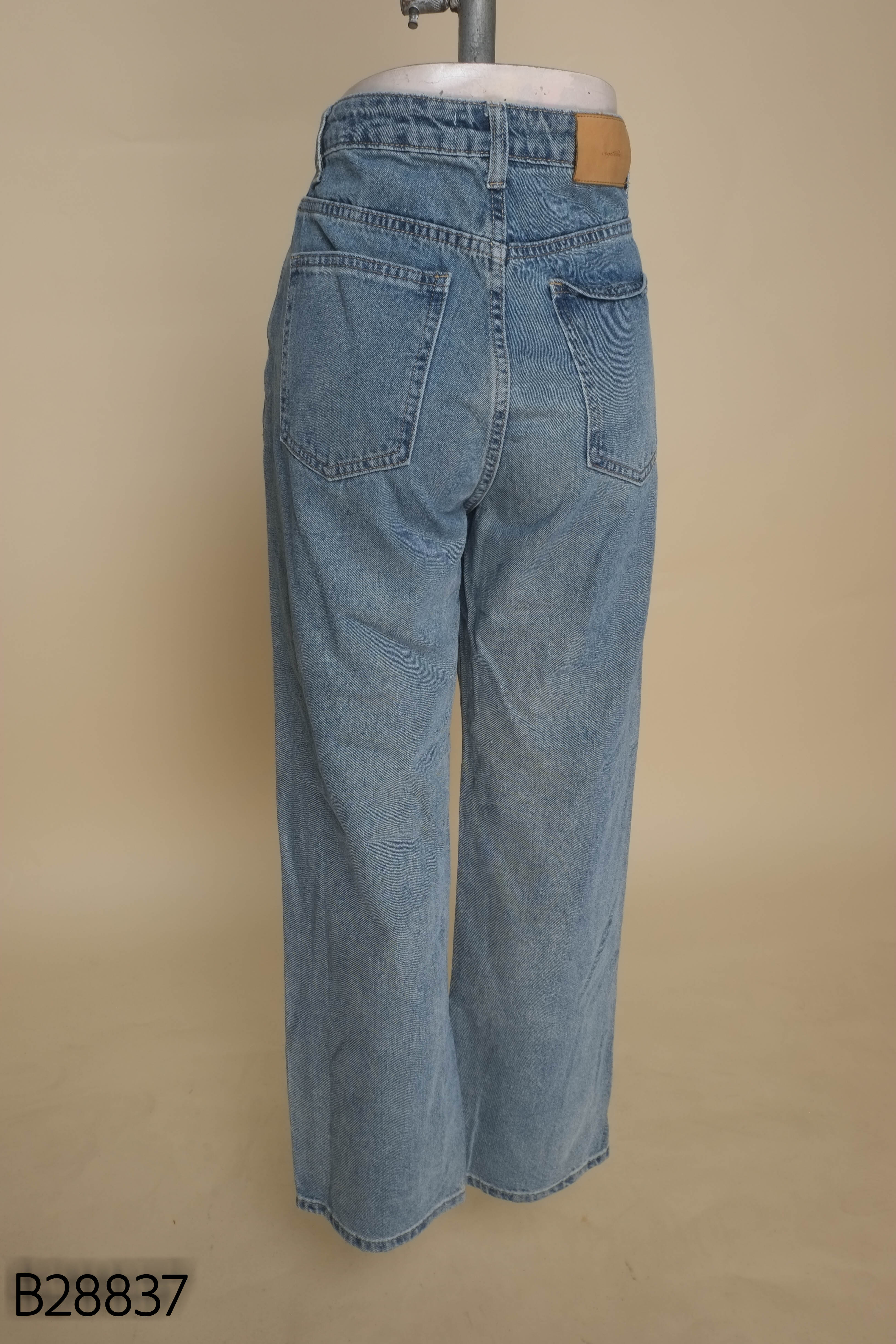 Quần jeans xanh suông trơn
