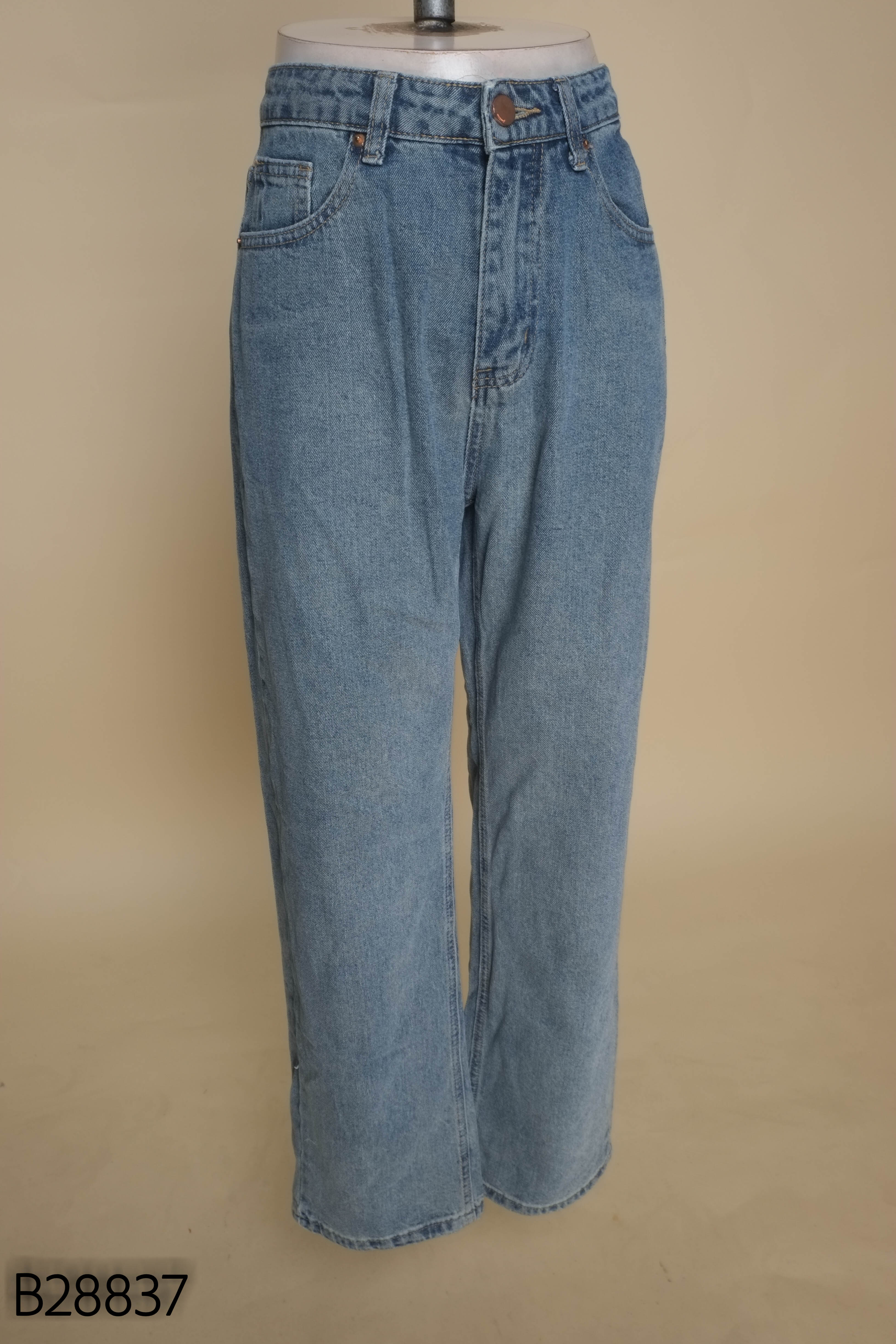 Quần jeans xanh suông trơn