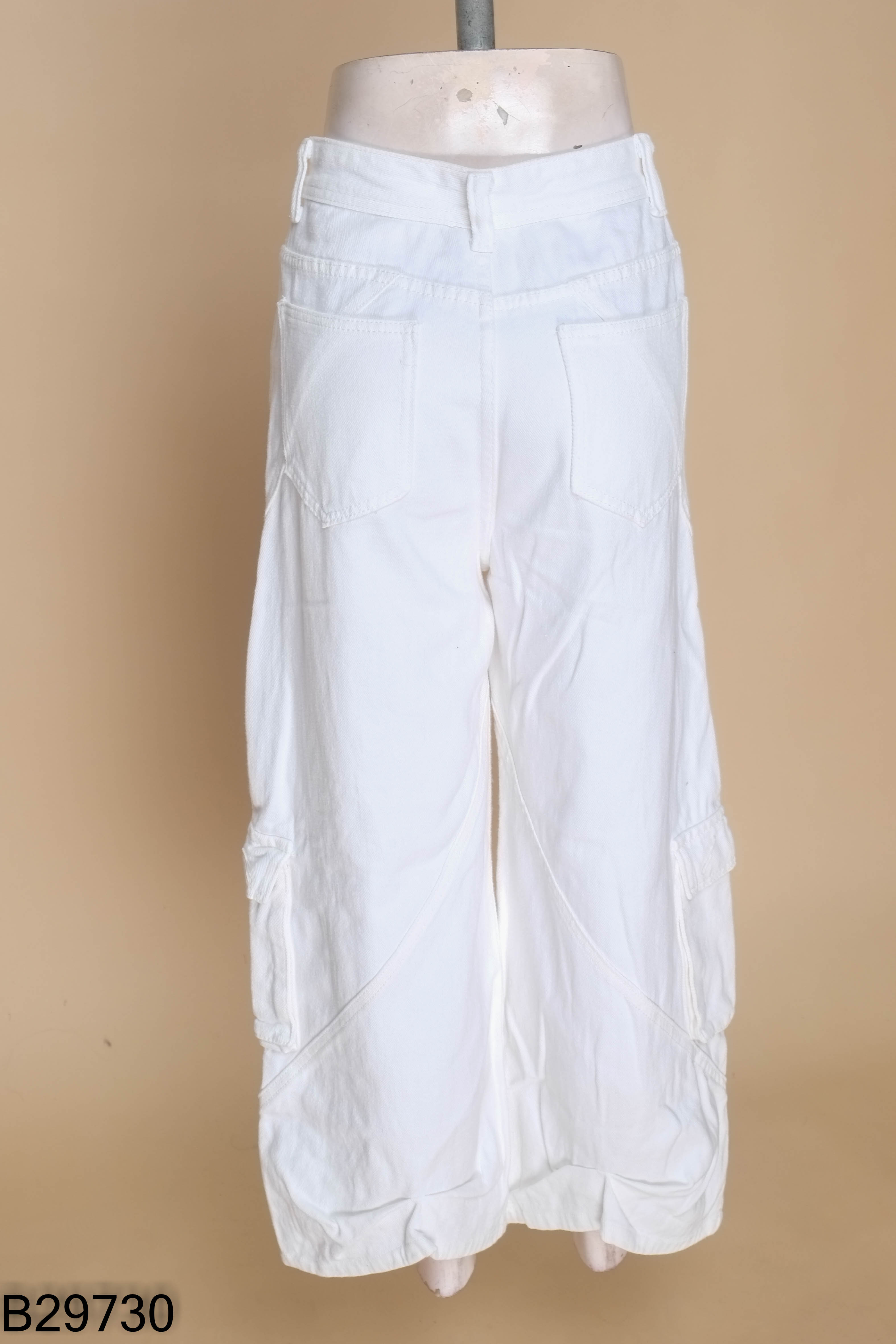 Quần jeans trắng túi hộp