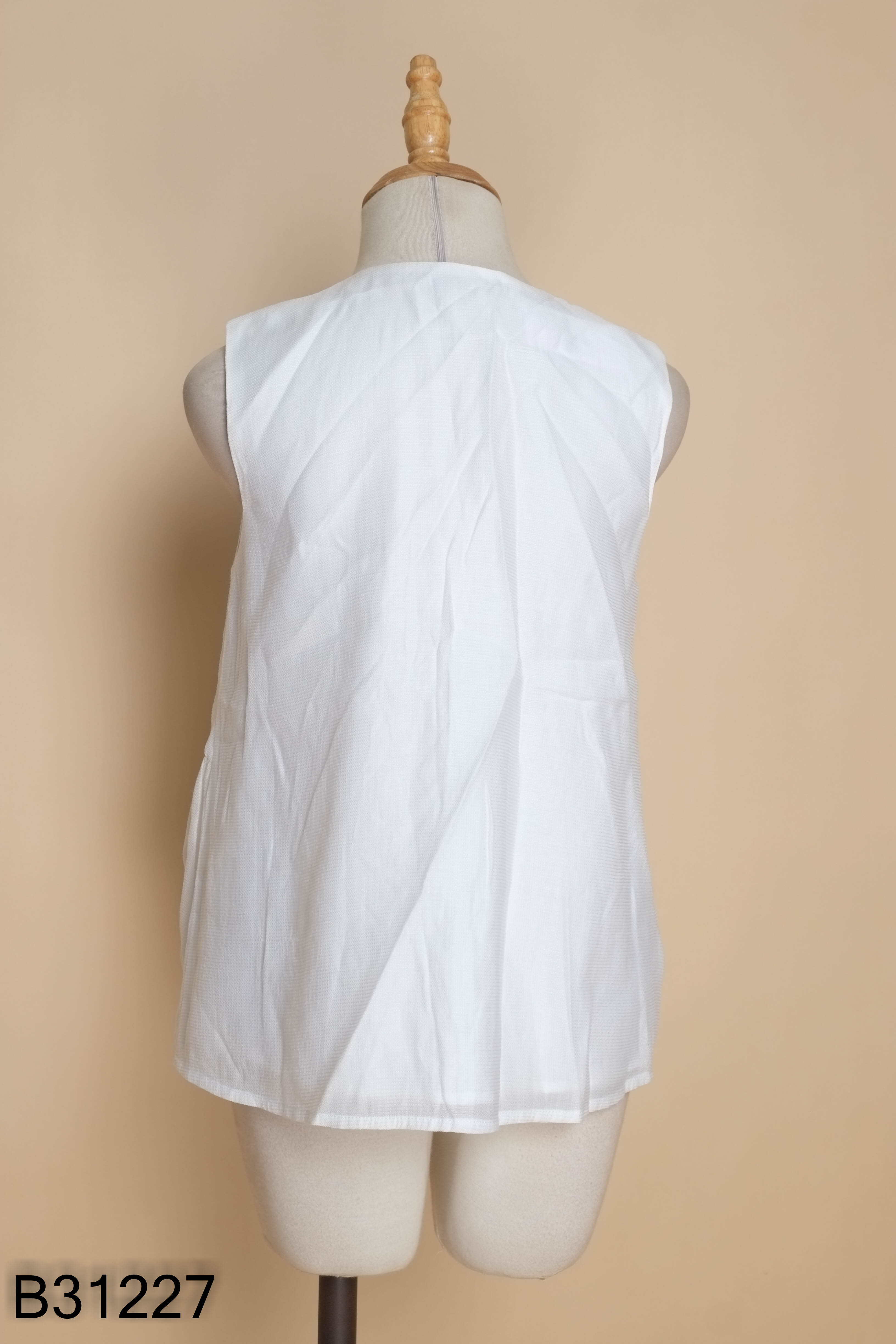 Áo OLV BOUTIQUE trắng cúc đen