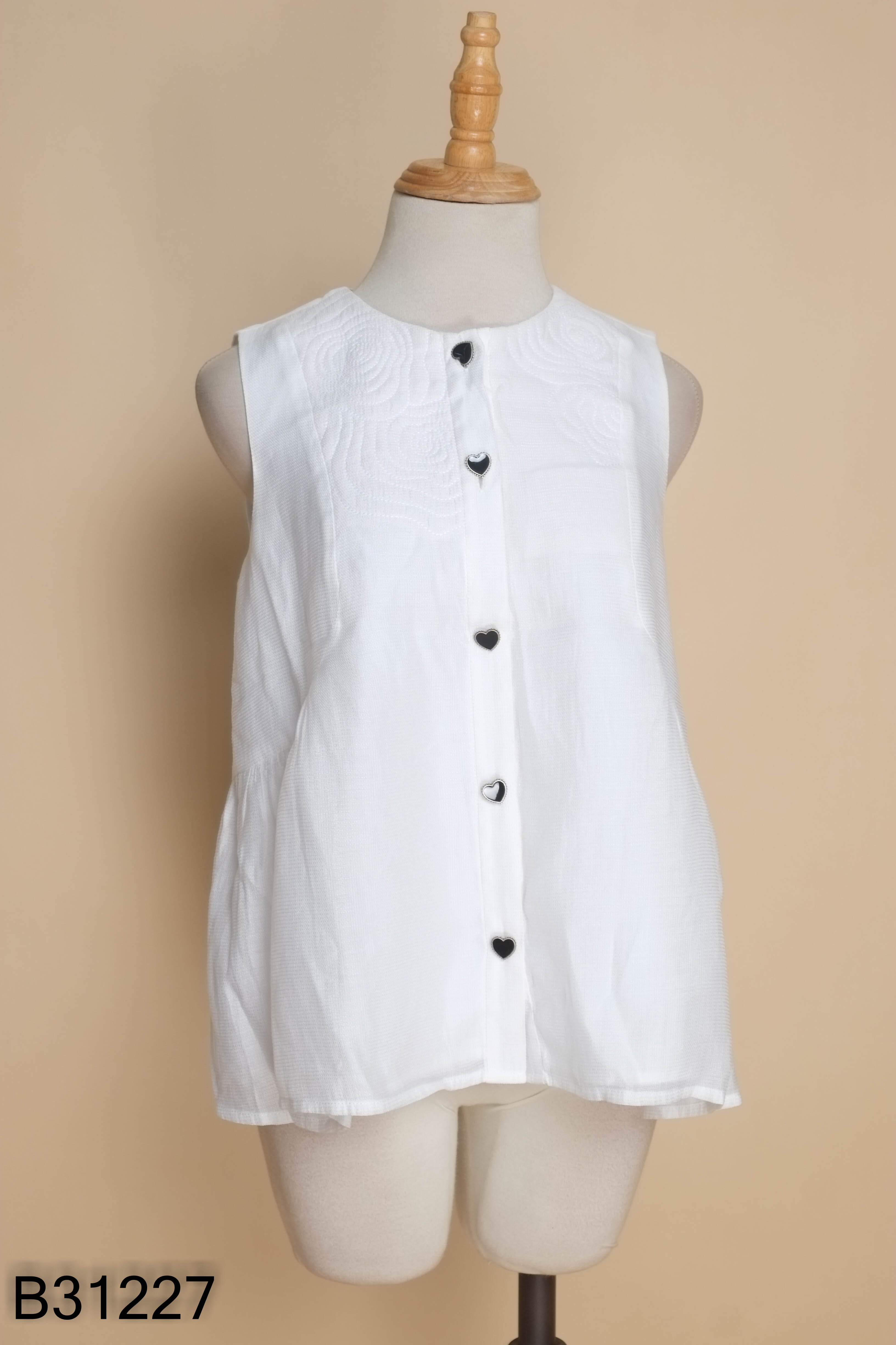Áo OLV BOUTIQUE trắng cúc đen