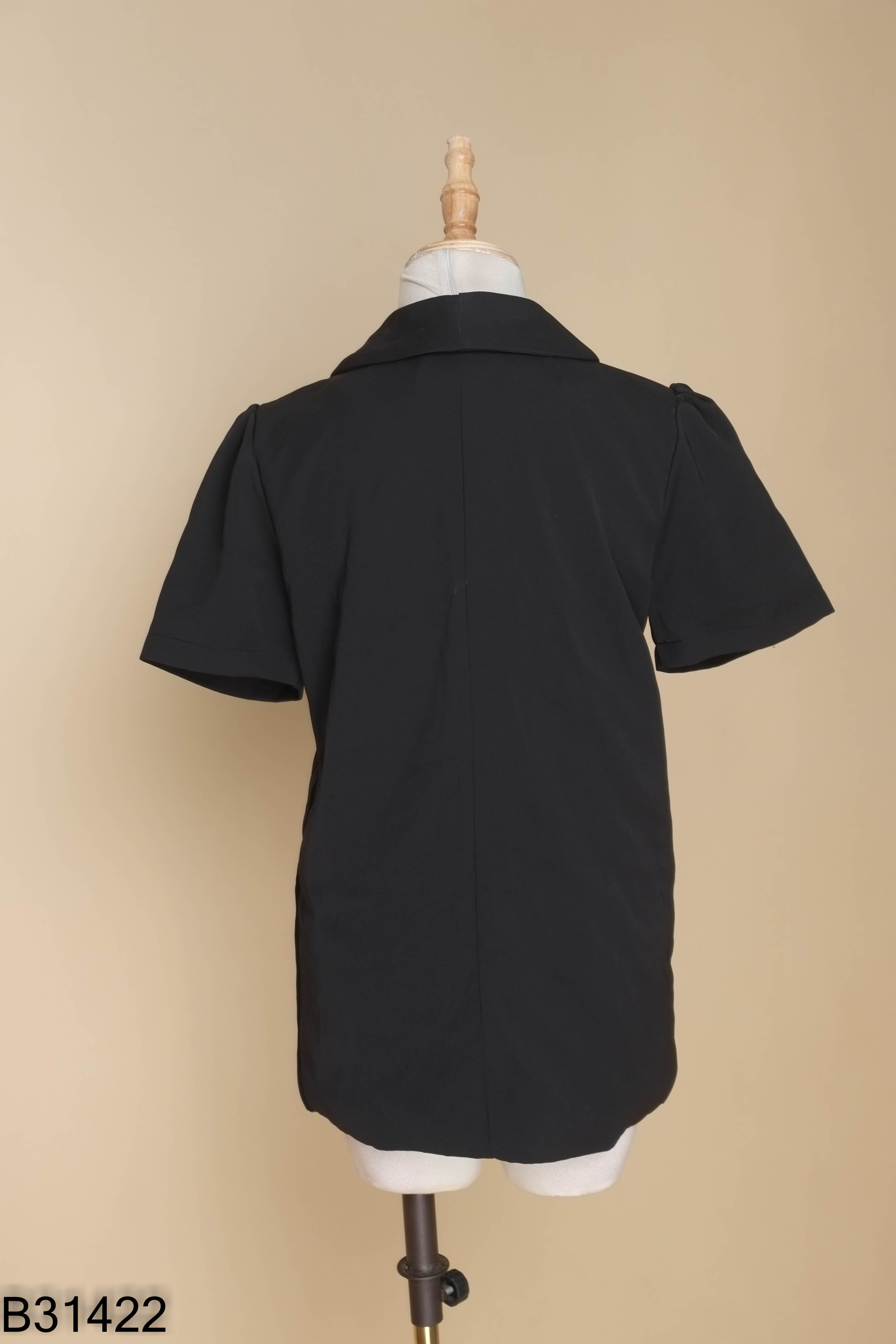 Áo blazer đen ngắn tay