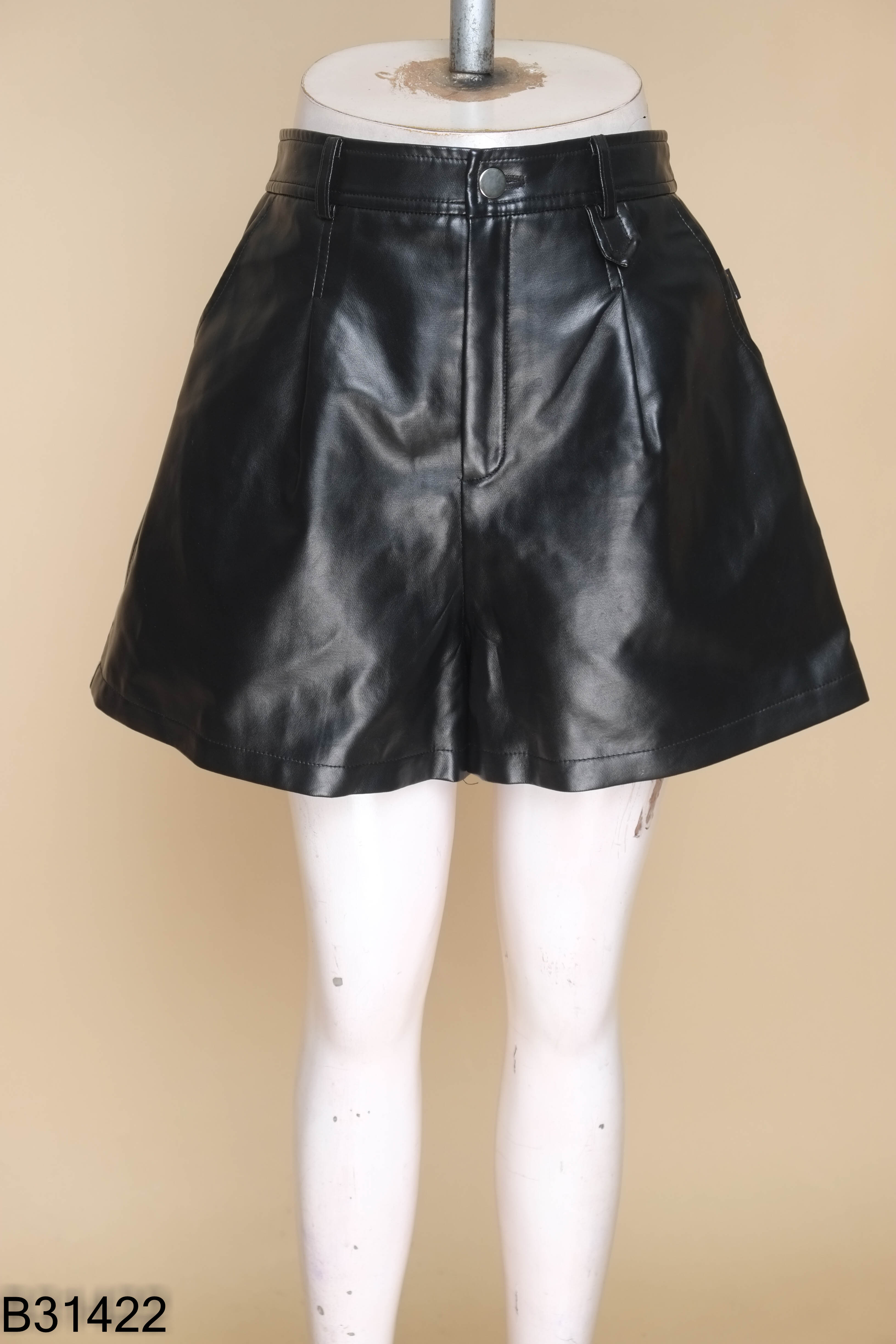 Quần shorts CCHAT da đen