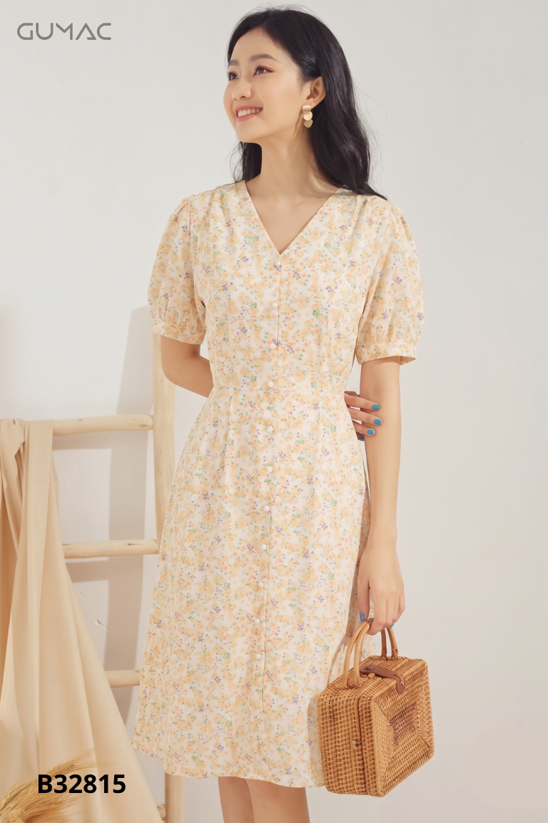 Váy vàng hoa nhí phối cúc