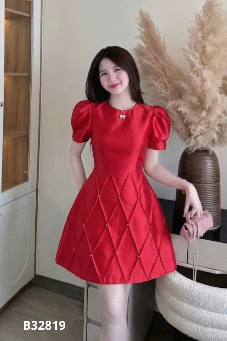 Váy CCHAT đỏ đính đá