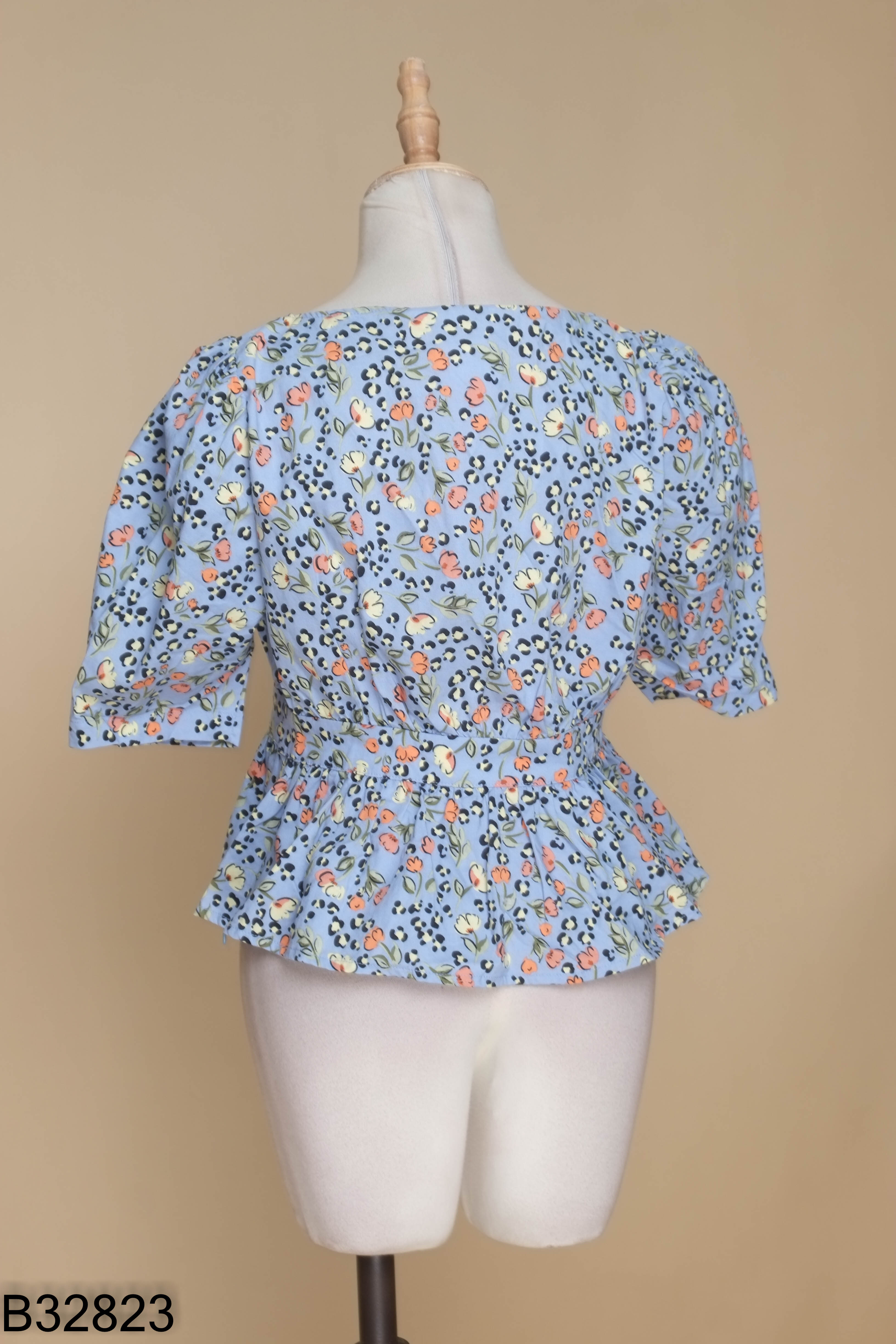 Áo linen xanh họa tiết