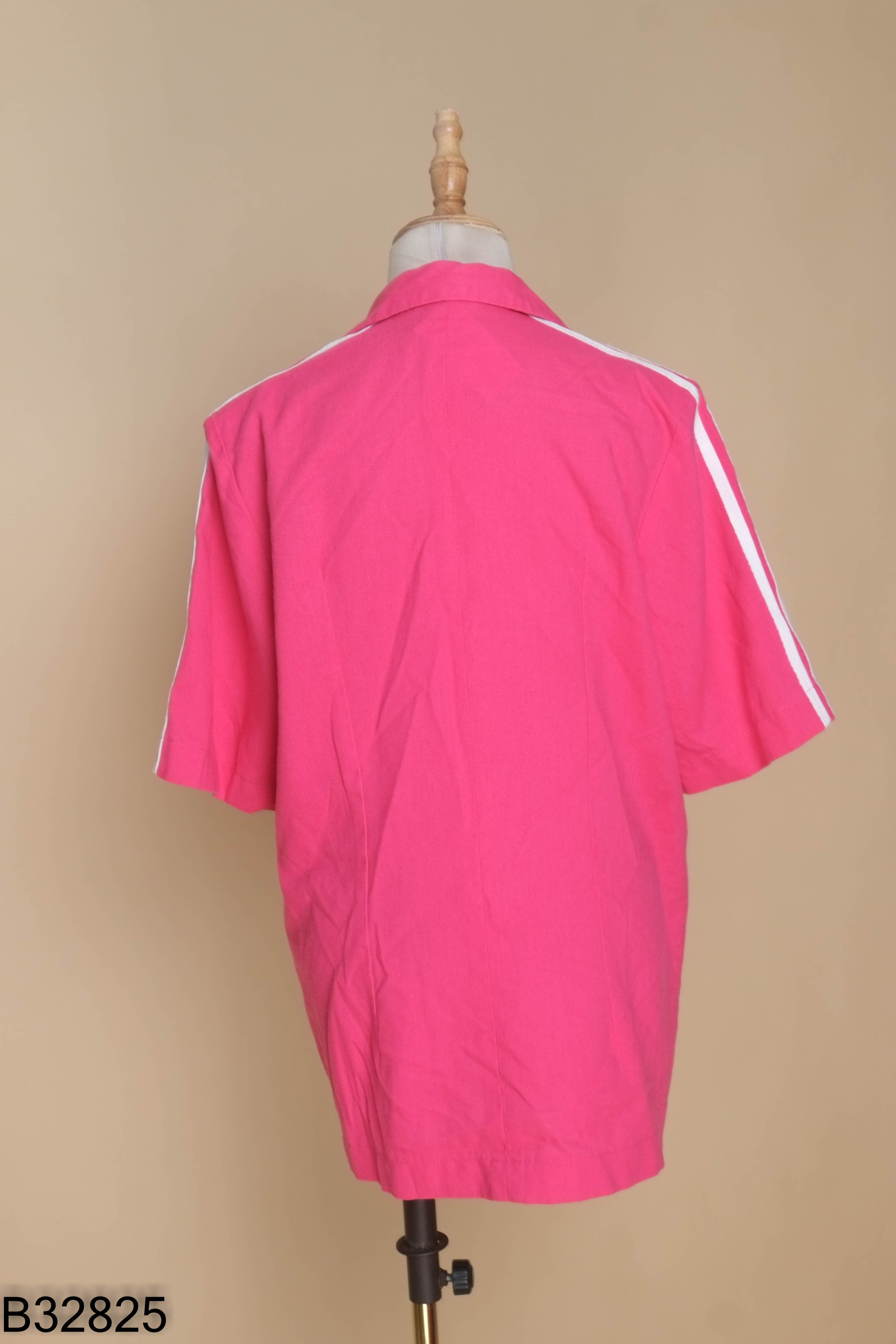 Áo linen hồng cổ vest