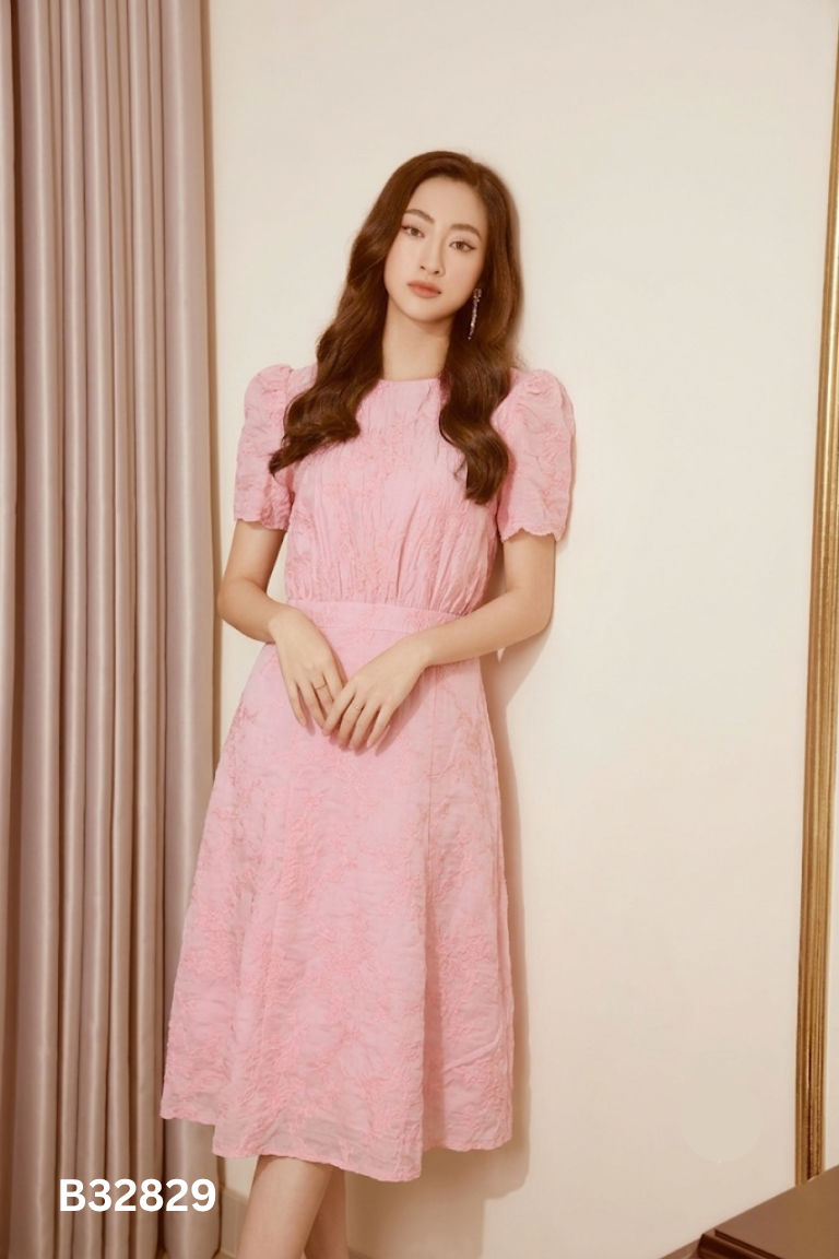 Váy SOLEI boutique hồng thêu họa tiết